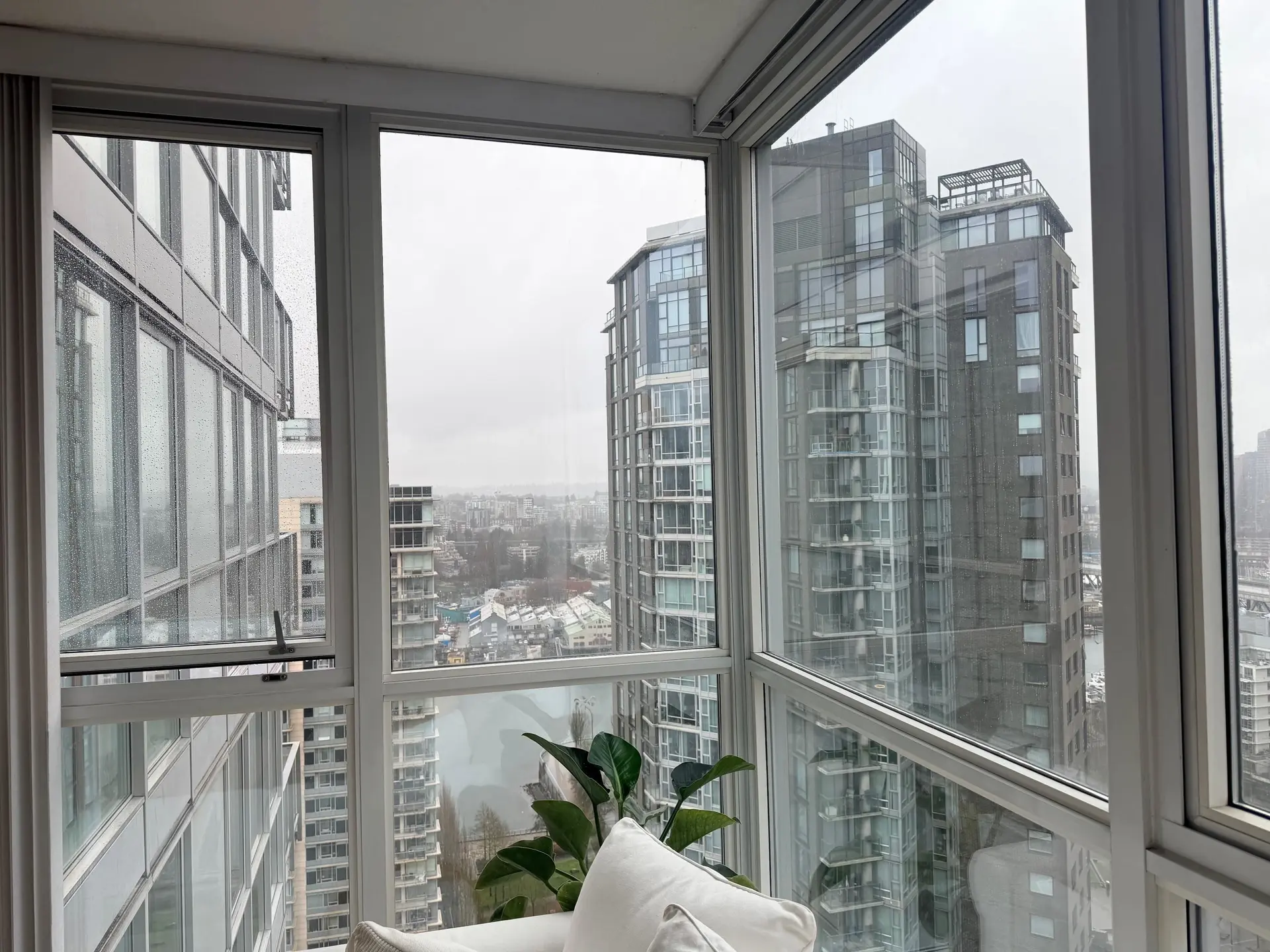 #3005 1408 Strathmore Mews - Image 9