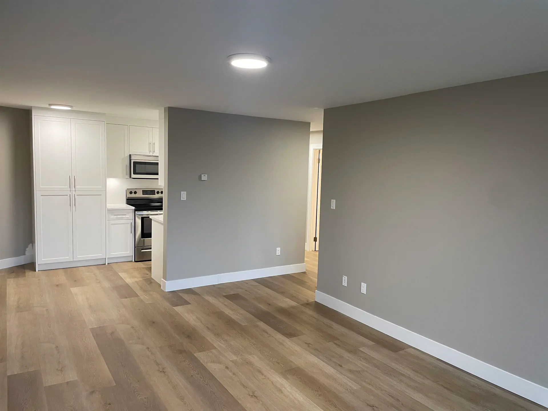 #215 2551 Willow Lane - Image 5