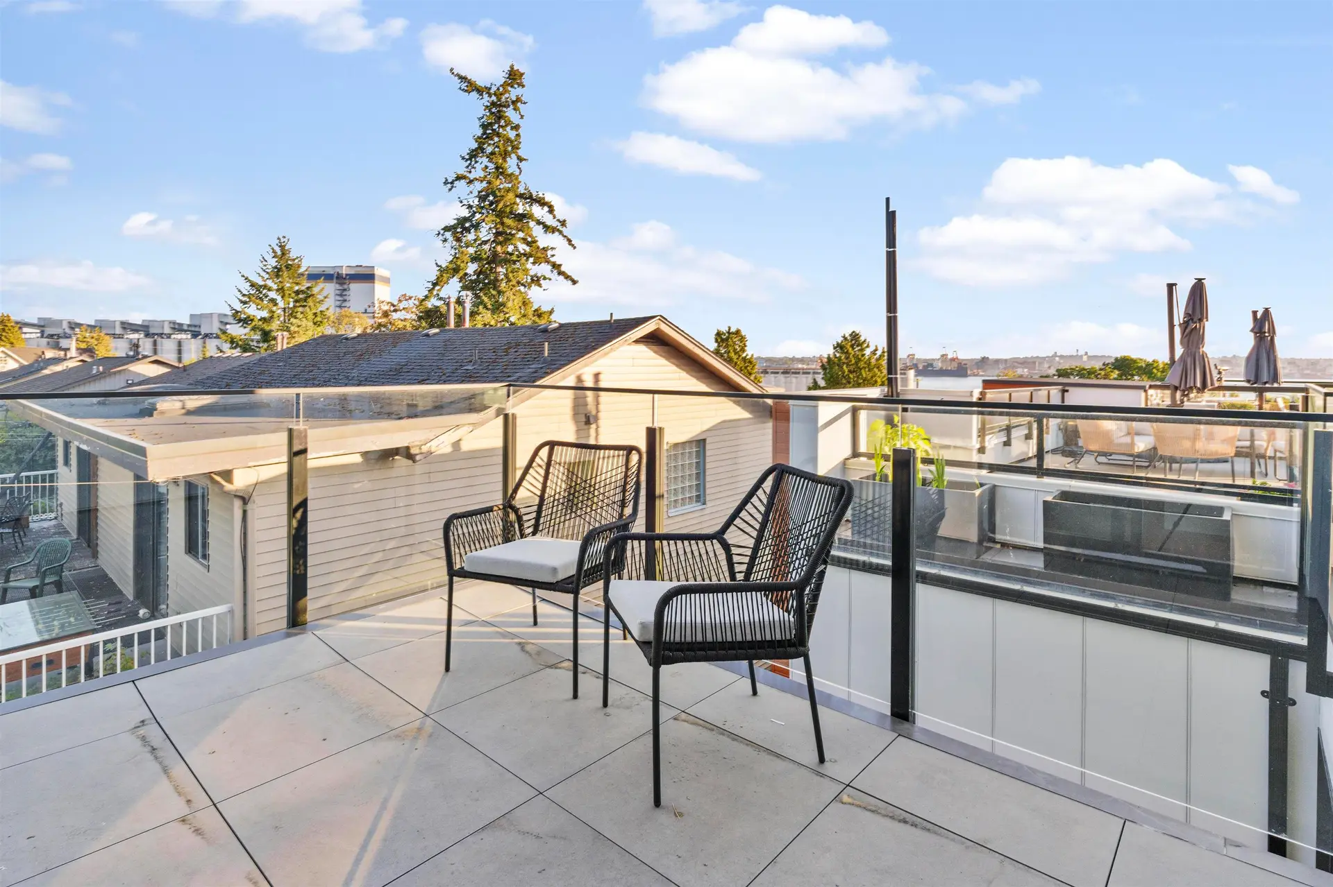#2 434 E 1st Street - Image 17