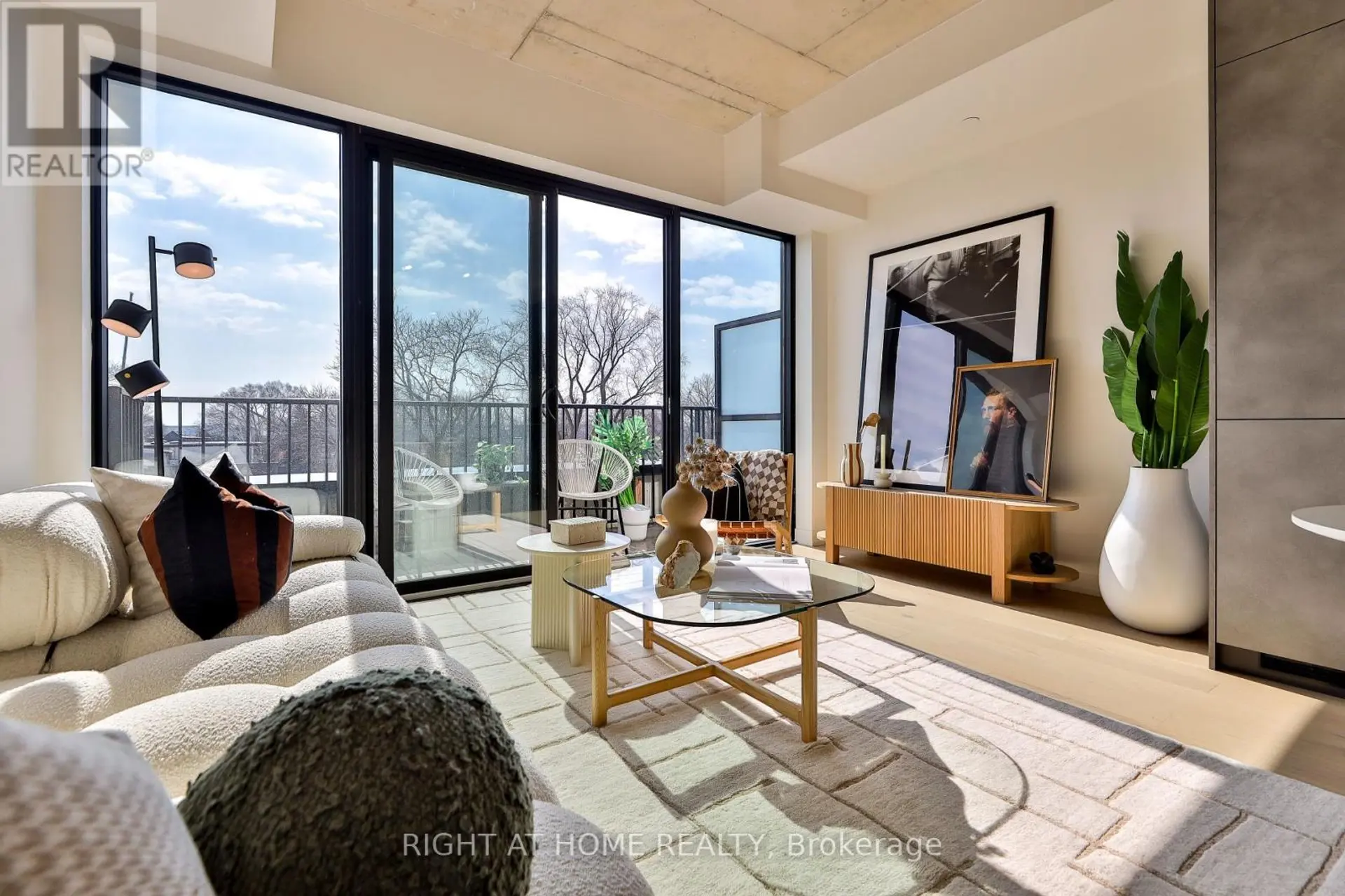 #405 761 QUEEN STREET E - Image 3