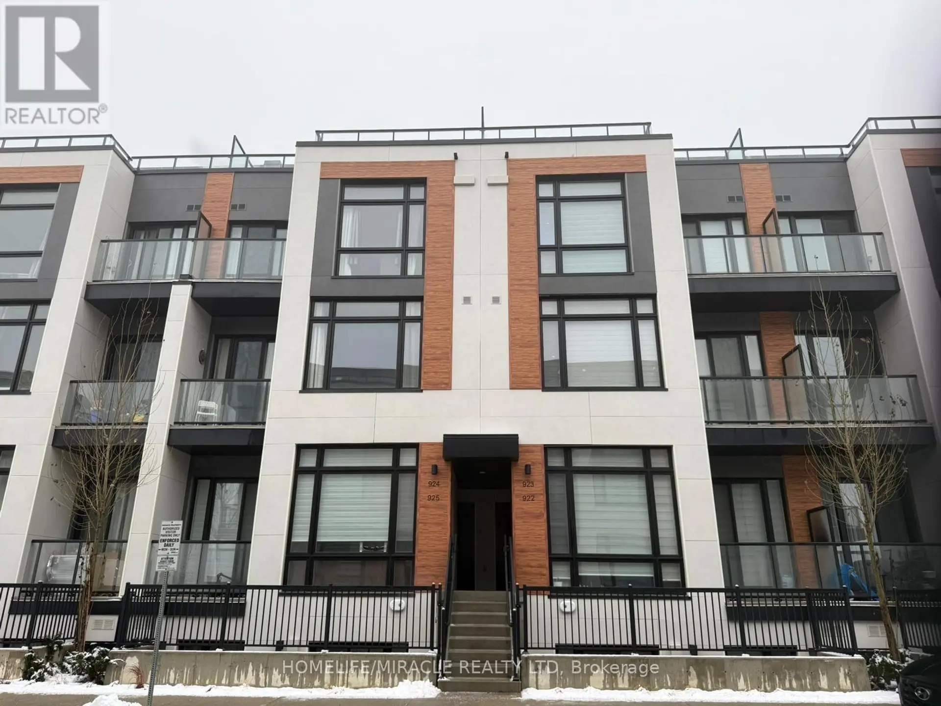 #924 2 STECKLEY HOUSE LANE - Image 1