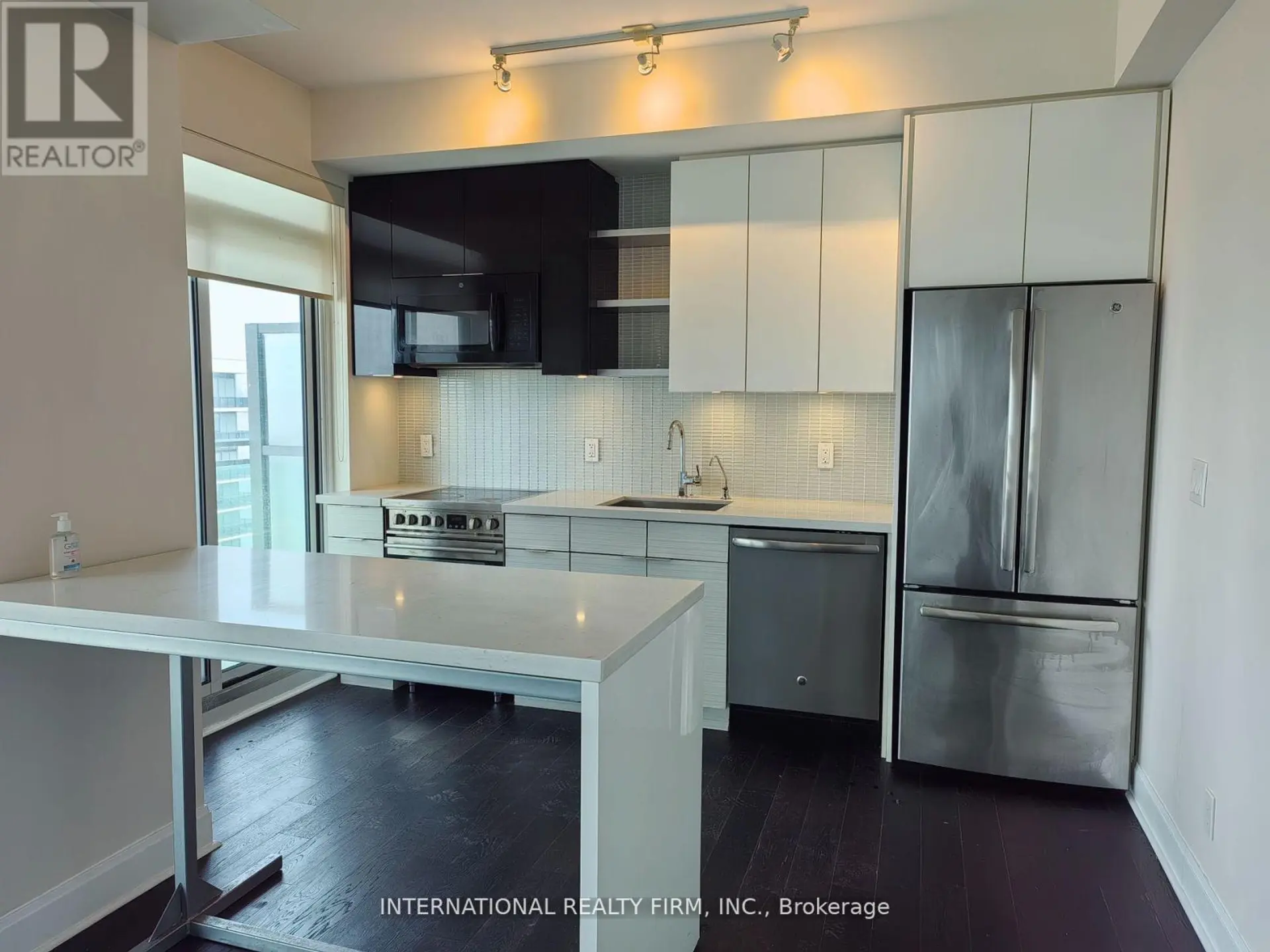 #1608 33 SHORE BREEZE DRIVE - Image 9