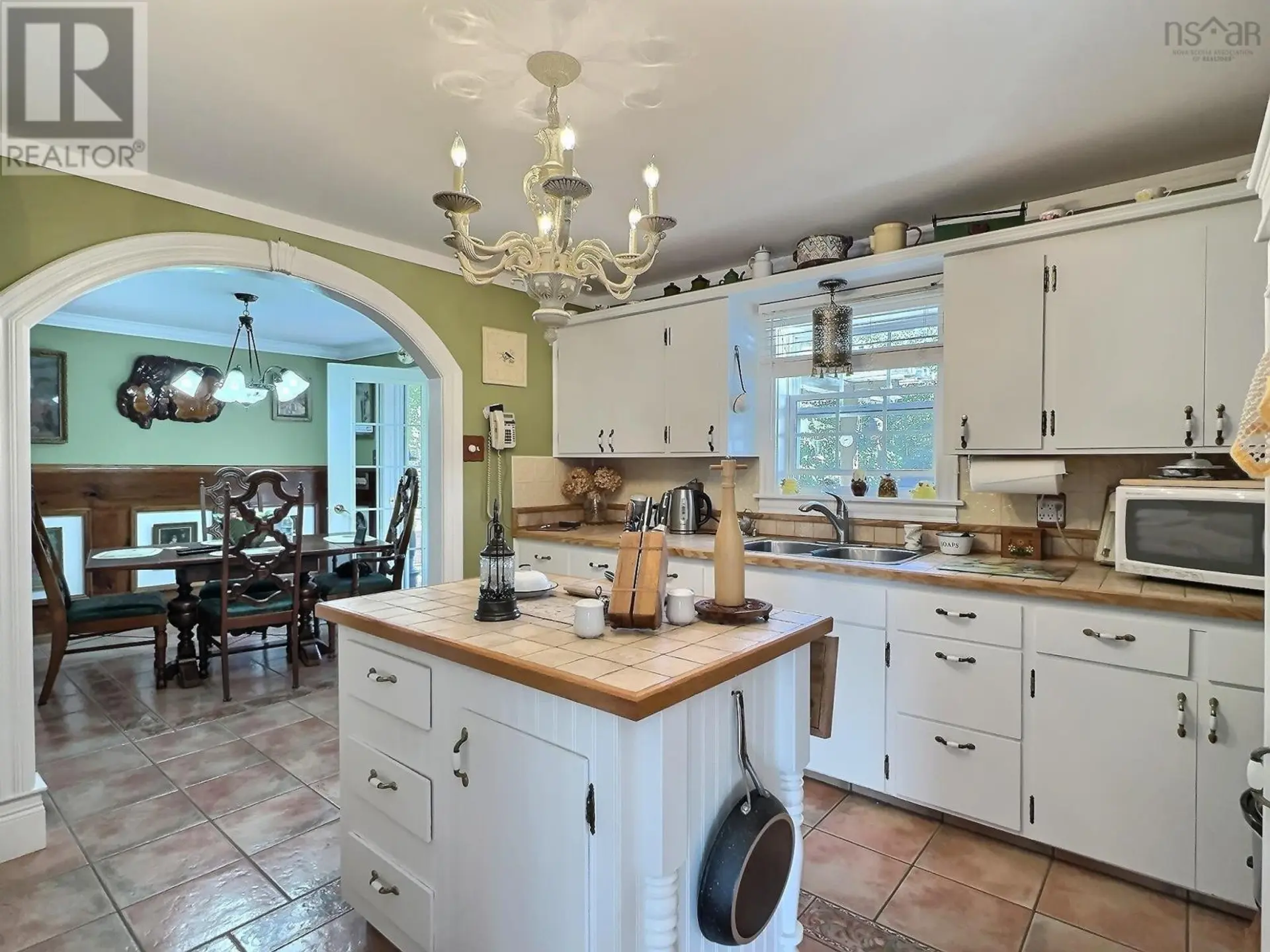 61 Franklin Drive - Image 2