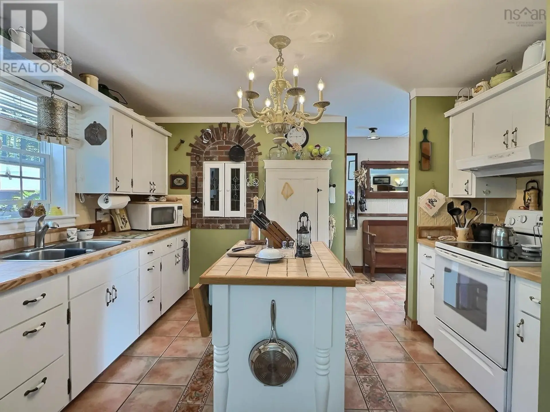 61 Franklin Drive - Image 3
