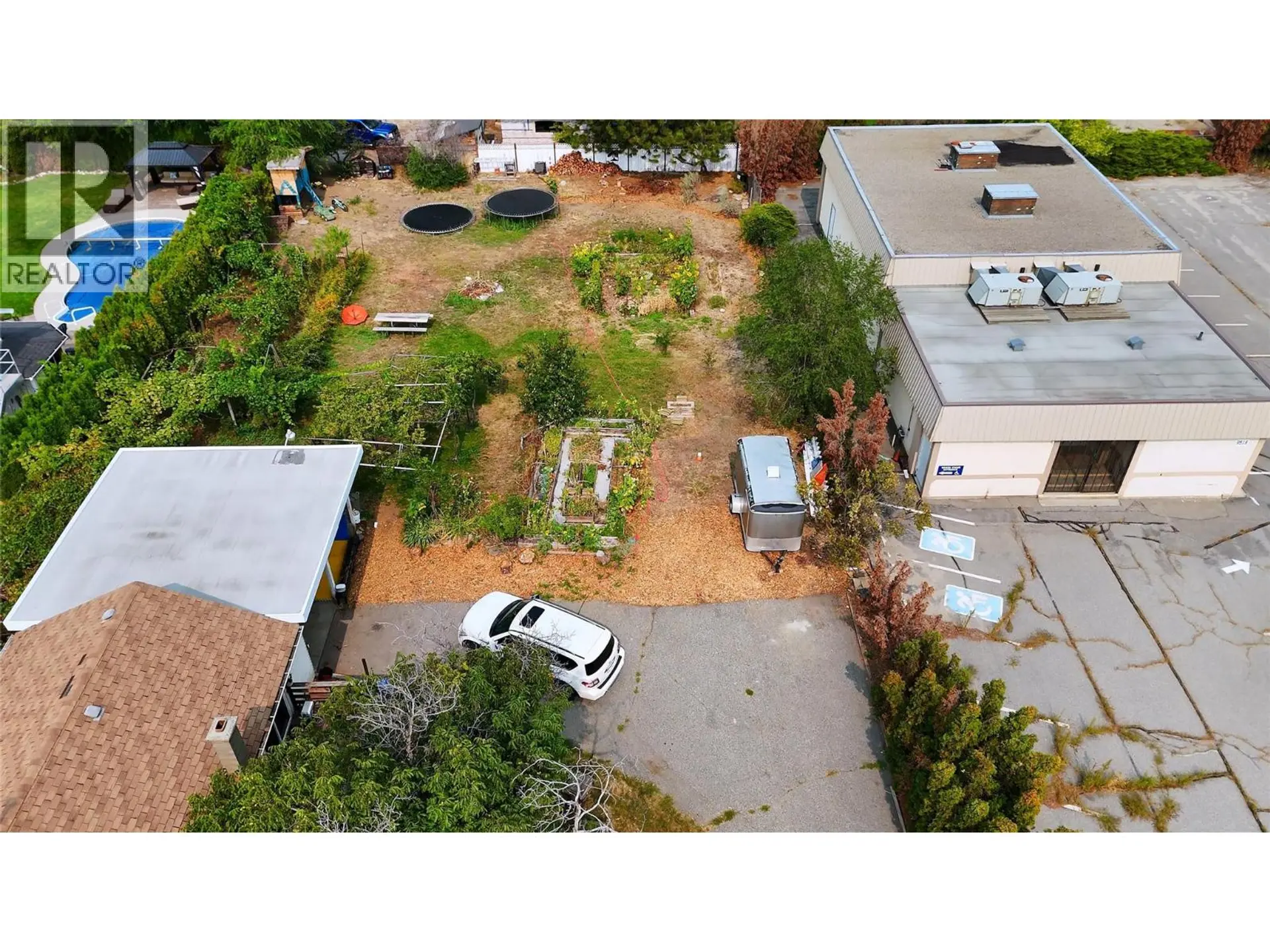 9704 & 9700 JULIA Street - Image 4