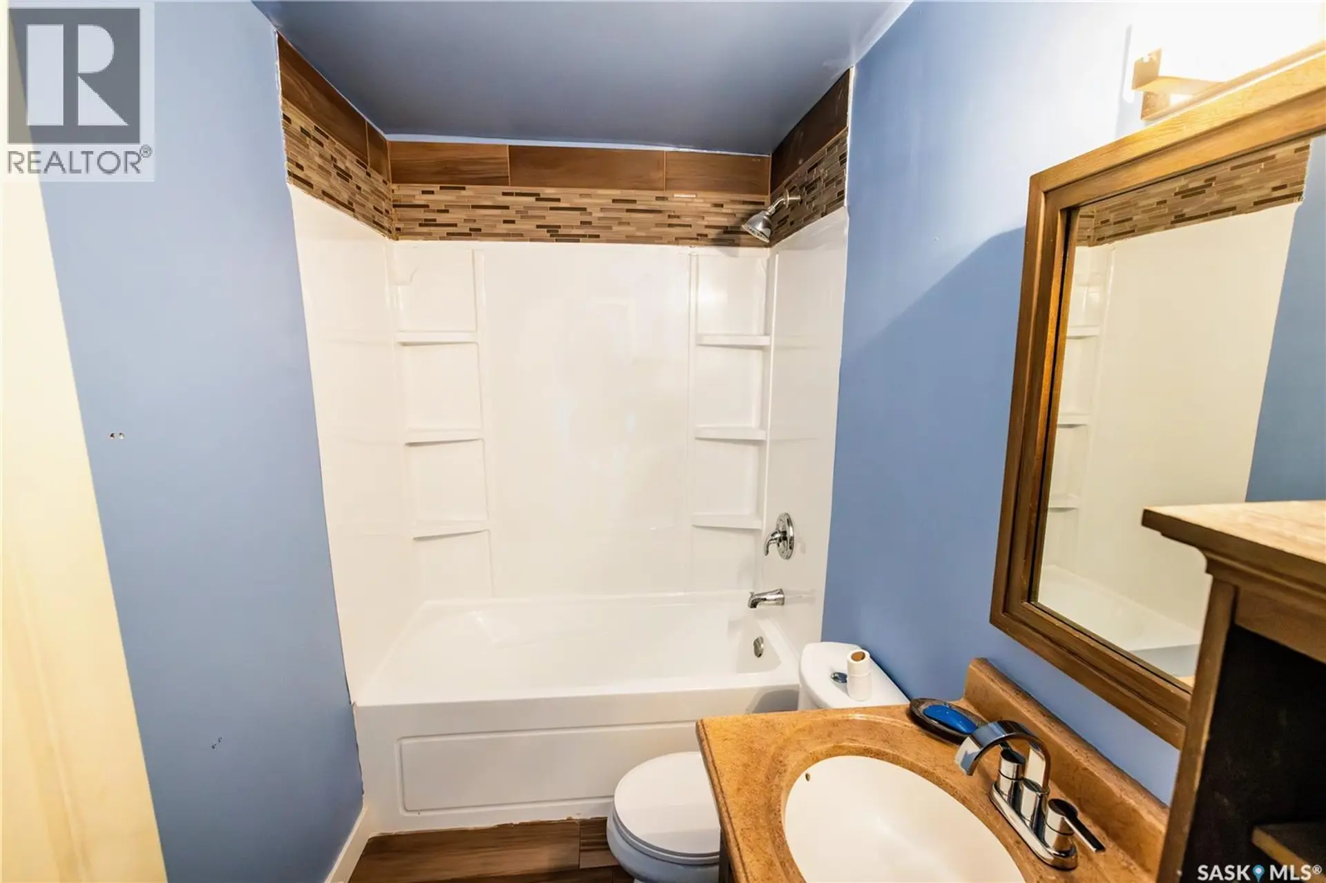 1021 CARIBOU STREET W - Image 6