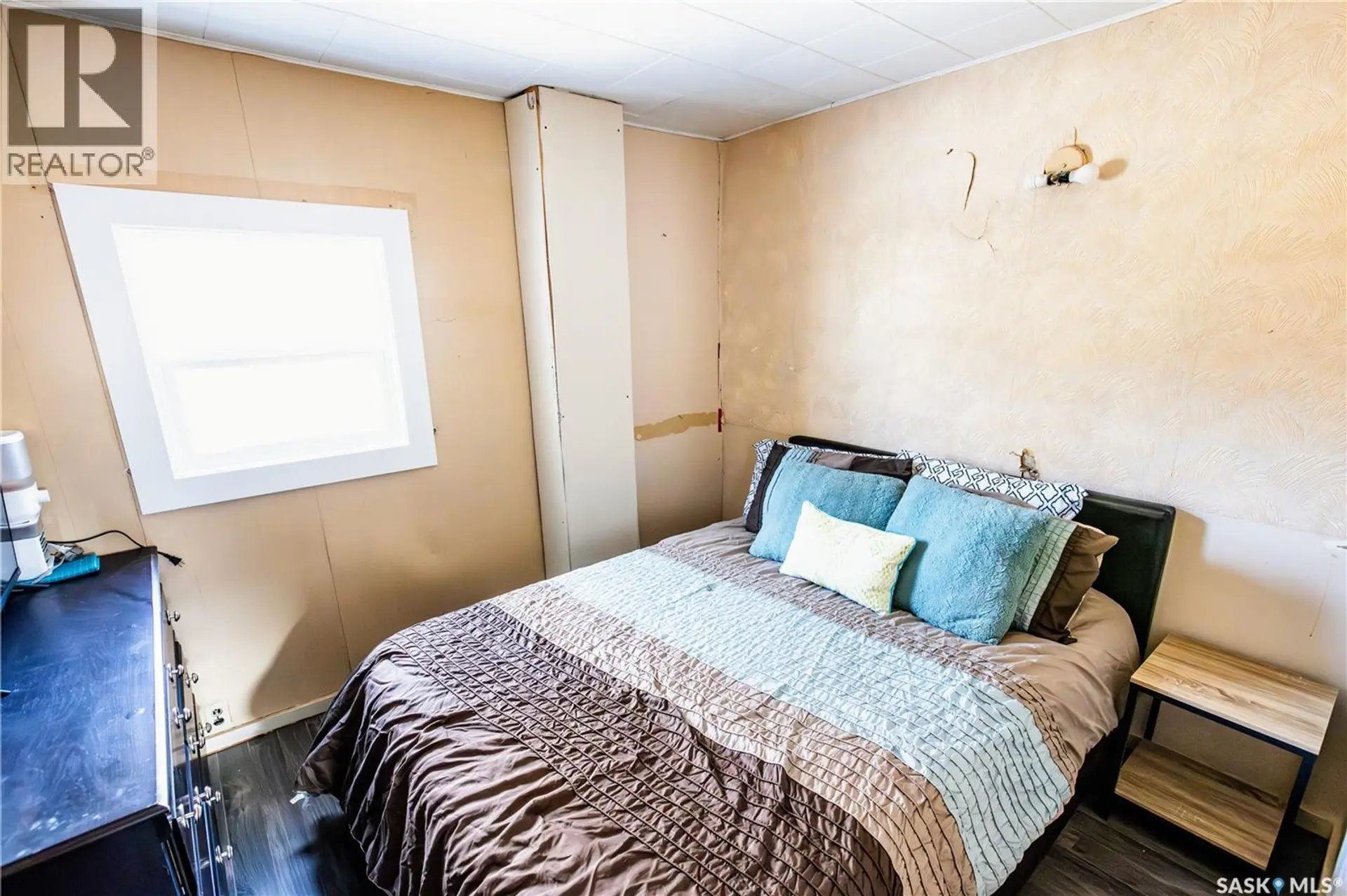 1021 CARIBOU STREET W - Image 7