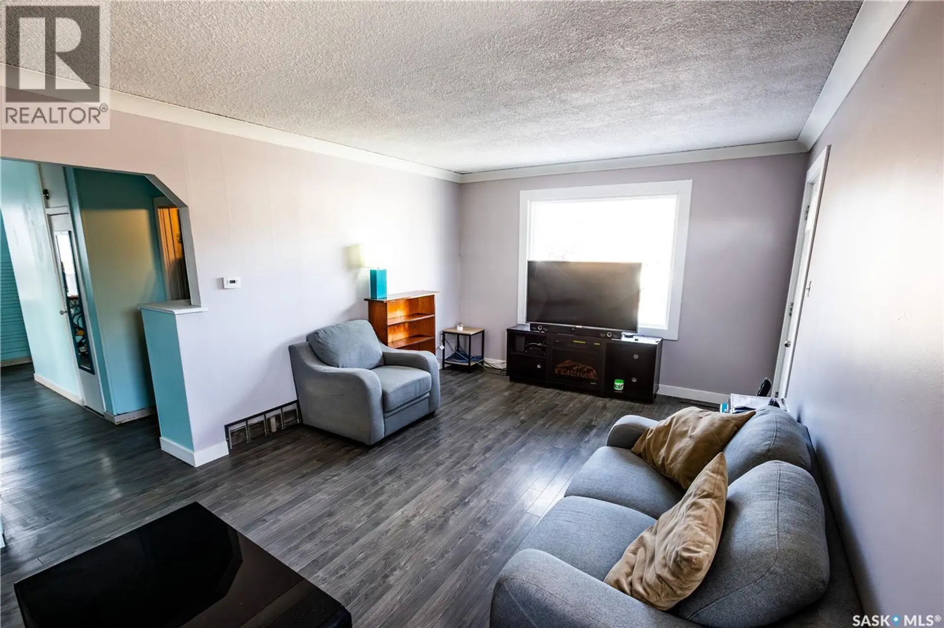 1021 CARIBOU STREET W - Image 4