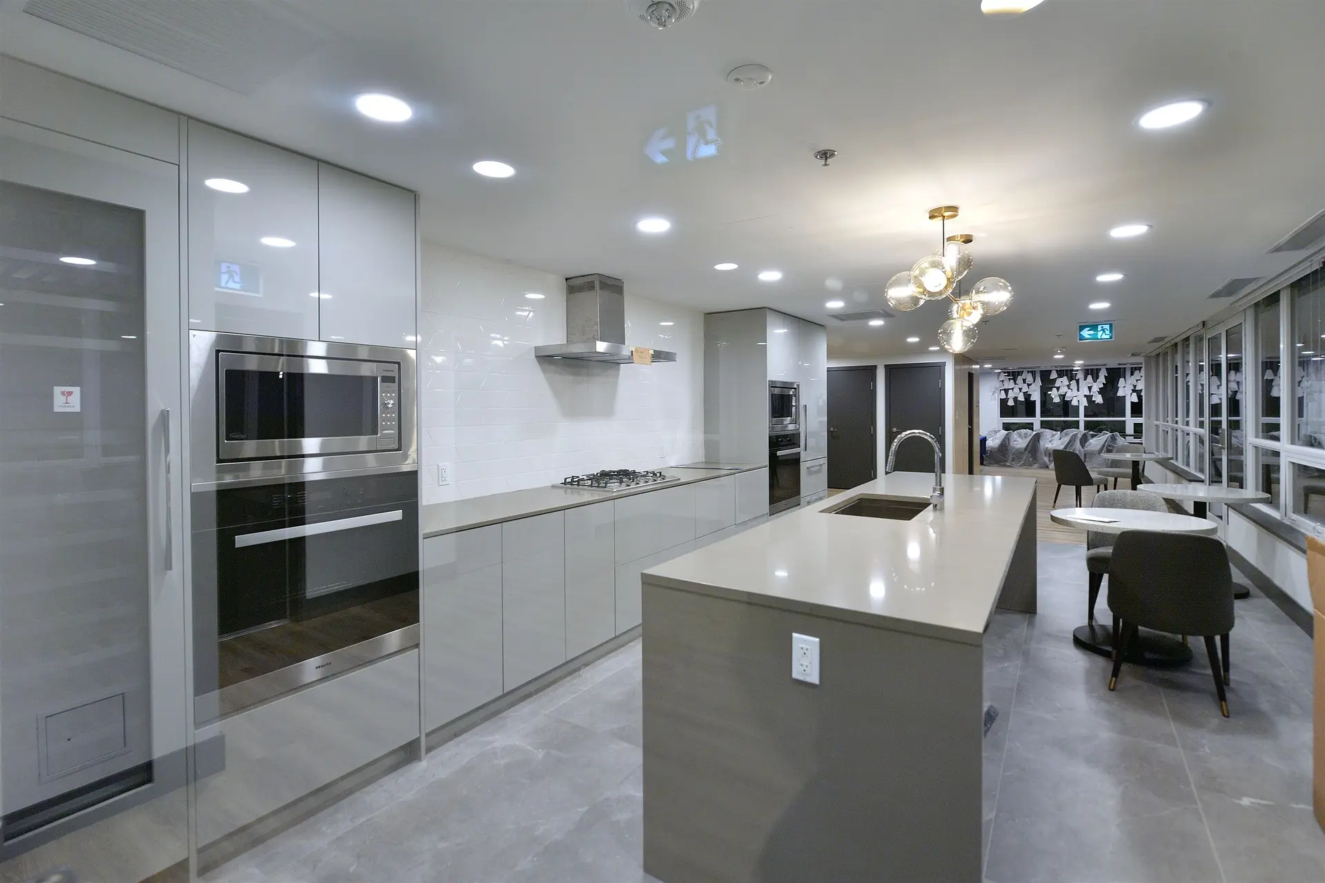#1703 1675 Lions Gate Lane - Image 4