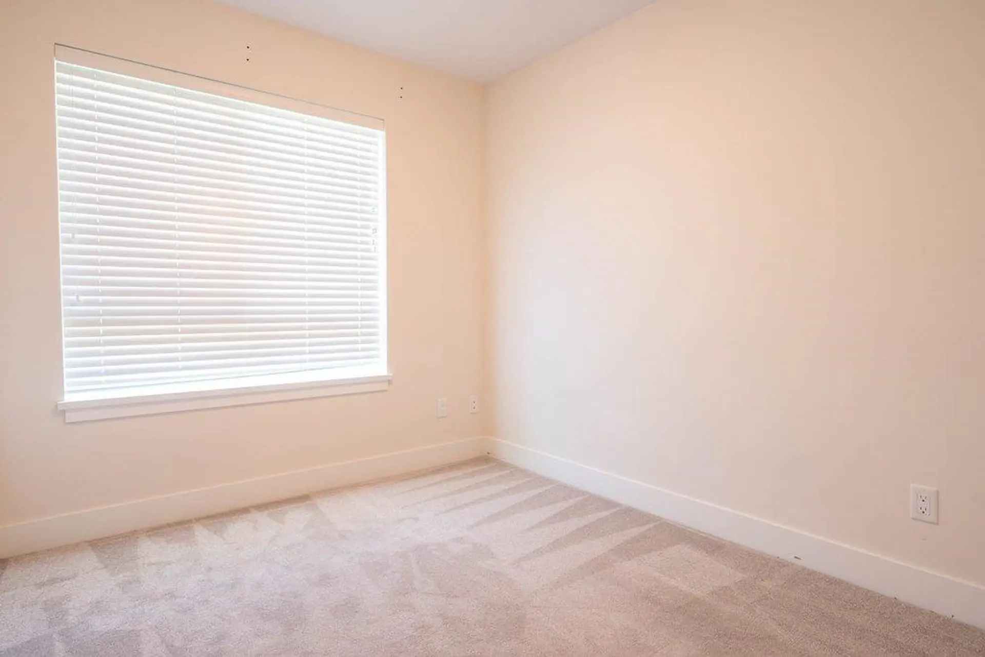 #559 4688 Hawk Lane - Image 14
