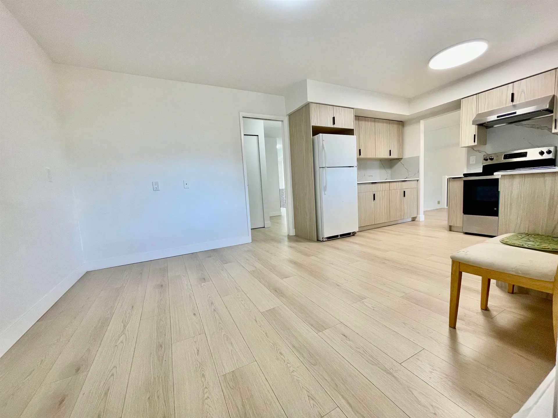 657 Poirier Street - Image 9