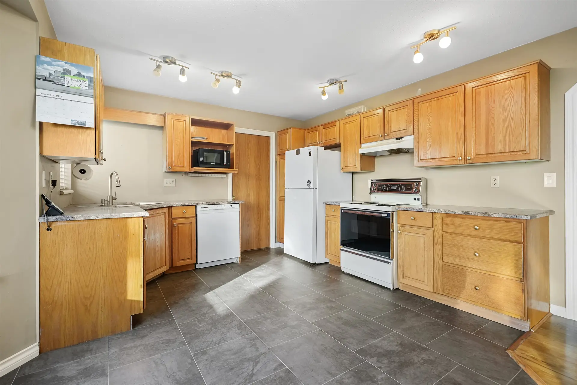 #126 10584 153 Street - Image 3