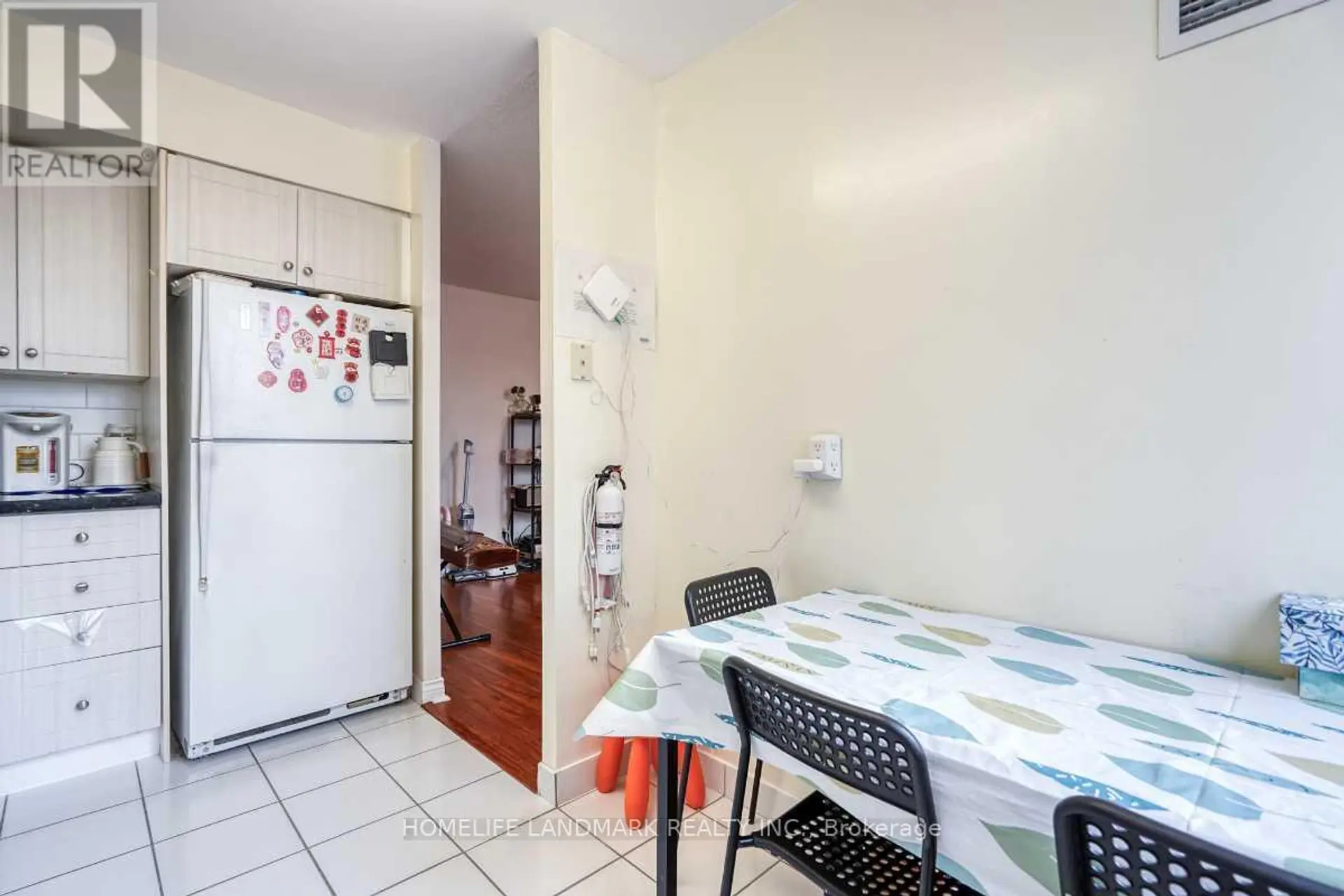 #302 260 DORIS AVENUE - Image 12