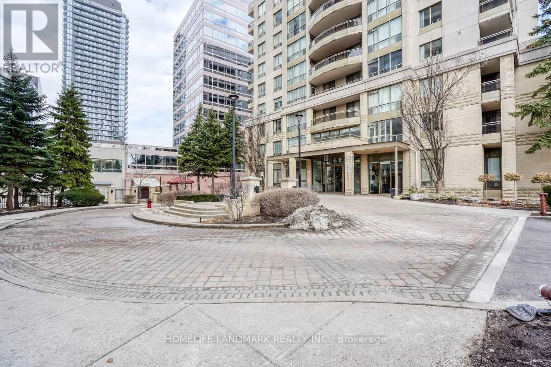 #302 260 DORIS AVENUE - Image 2