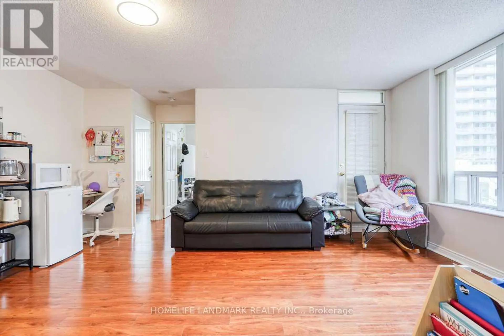 #302 260 DORIS AVENUE - Image 6