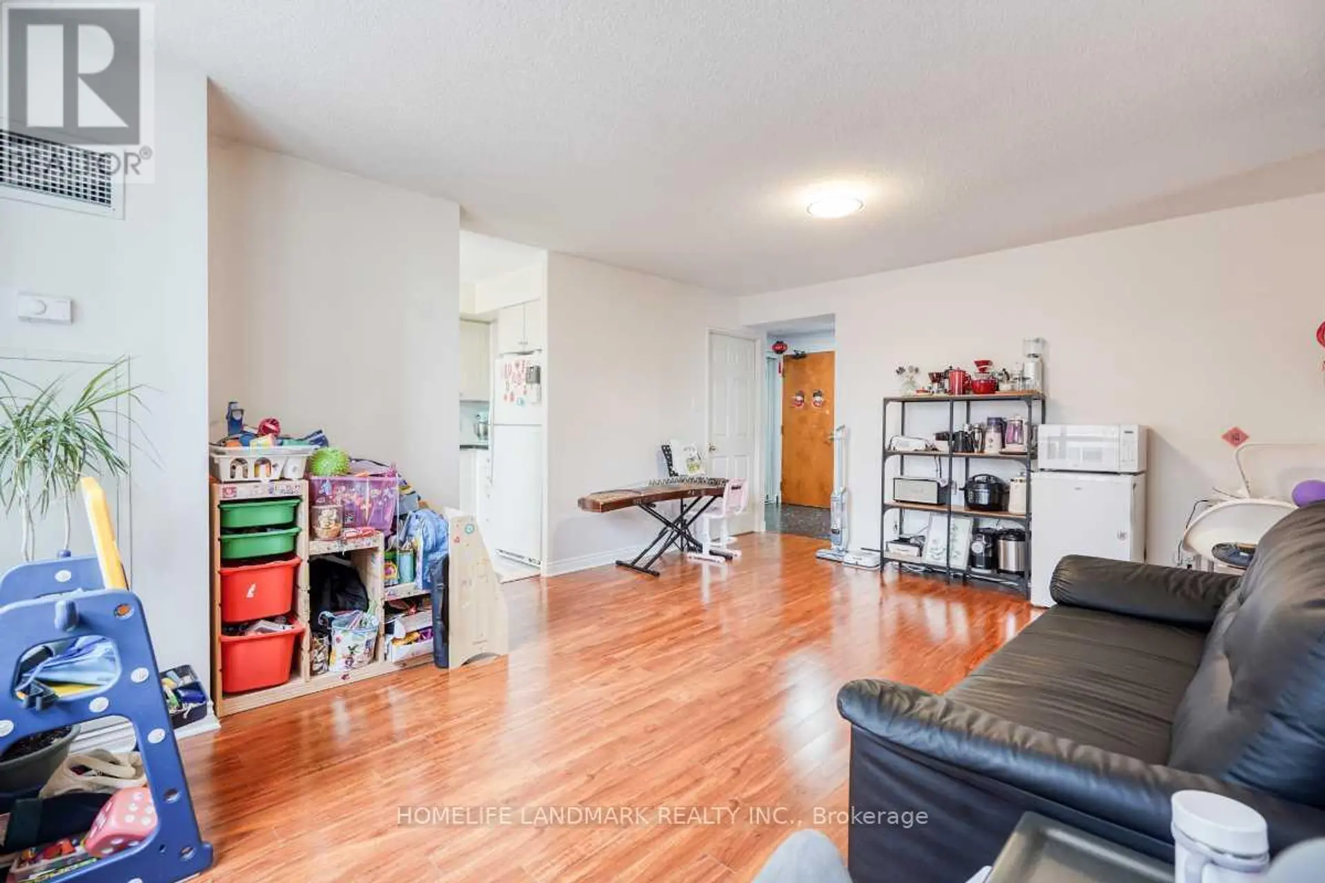 #302 260 DORIS AVENUE - Image 8