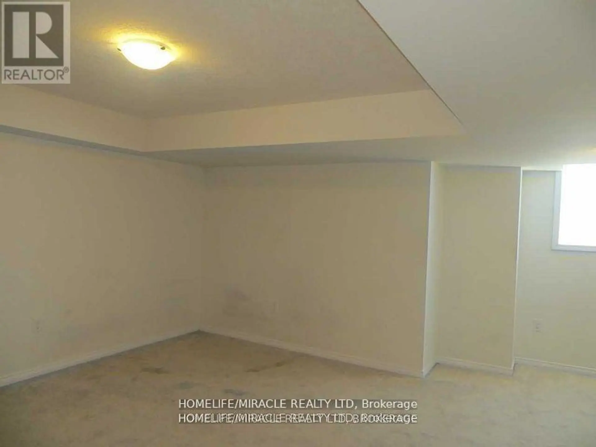 142 GOLDEN SPRINGS DRIVE - Image 15