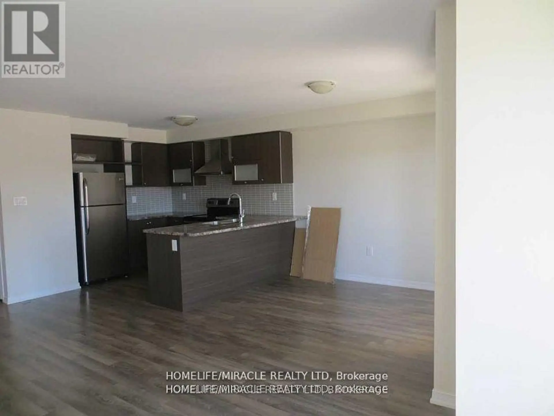 142 GOLDEN SPRINGS DRIVE - Image 3