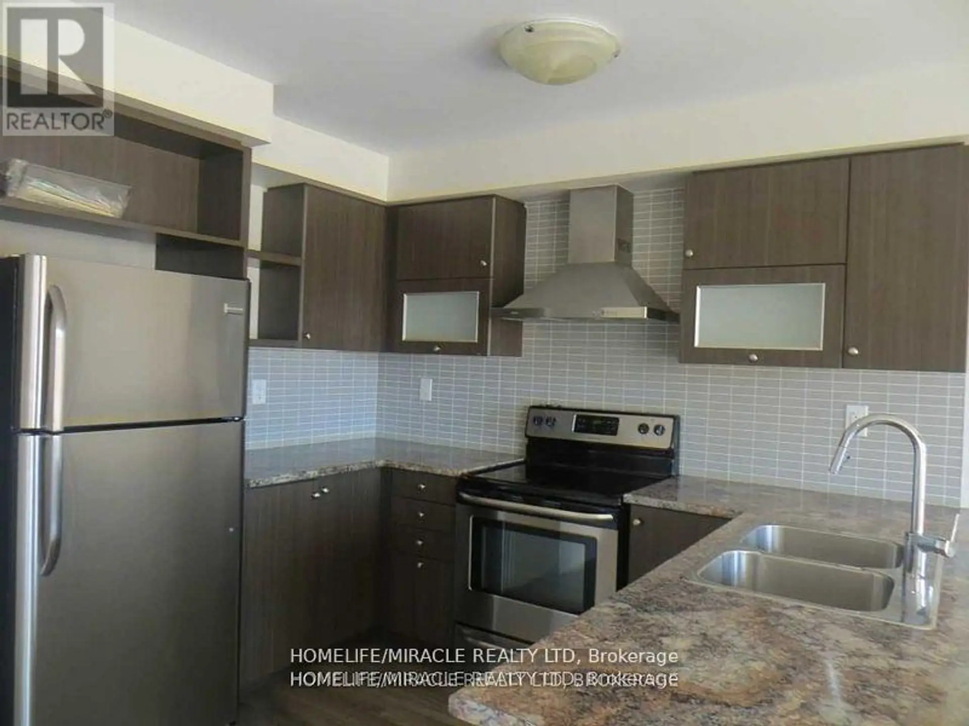 142 GOLDEN SPRINGS DRIVE - Image 4
