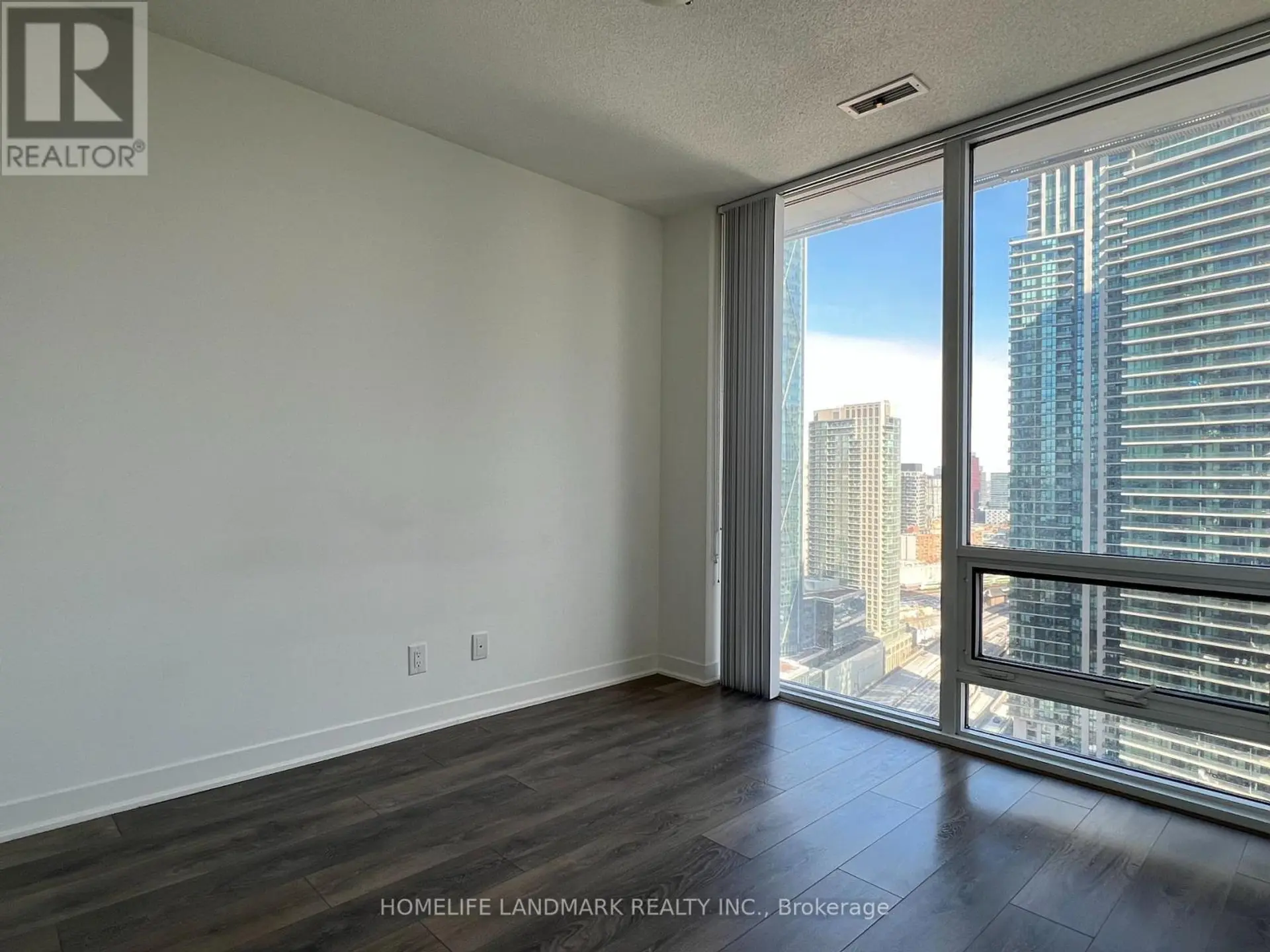#2806 88 HARBOUR STREET - Image 9