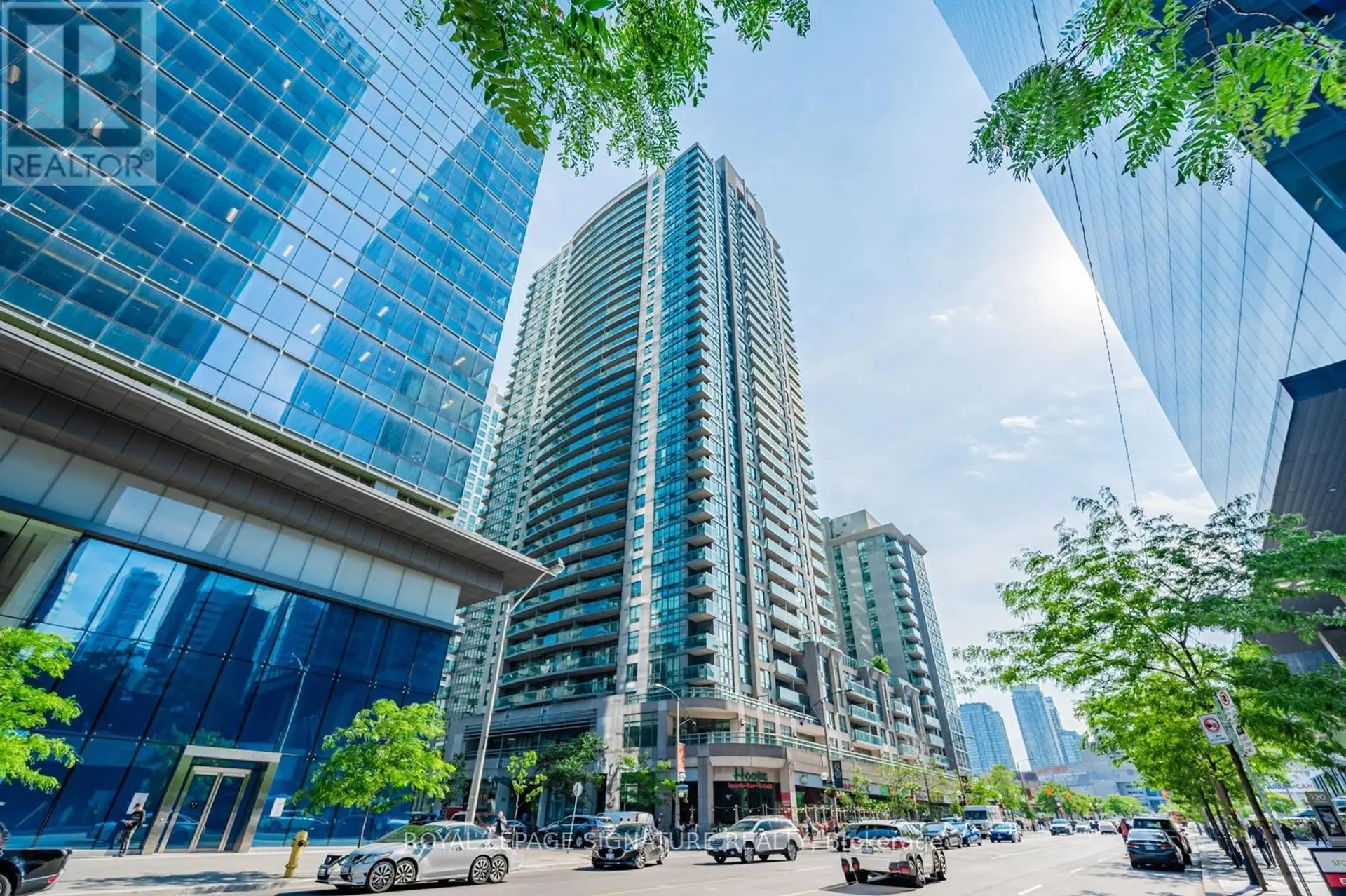 #3906 30 GRAND TRUNK CRESCENT - Image 2