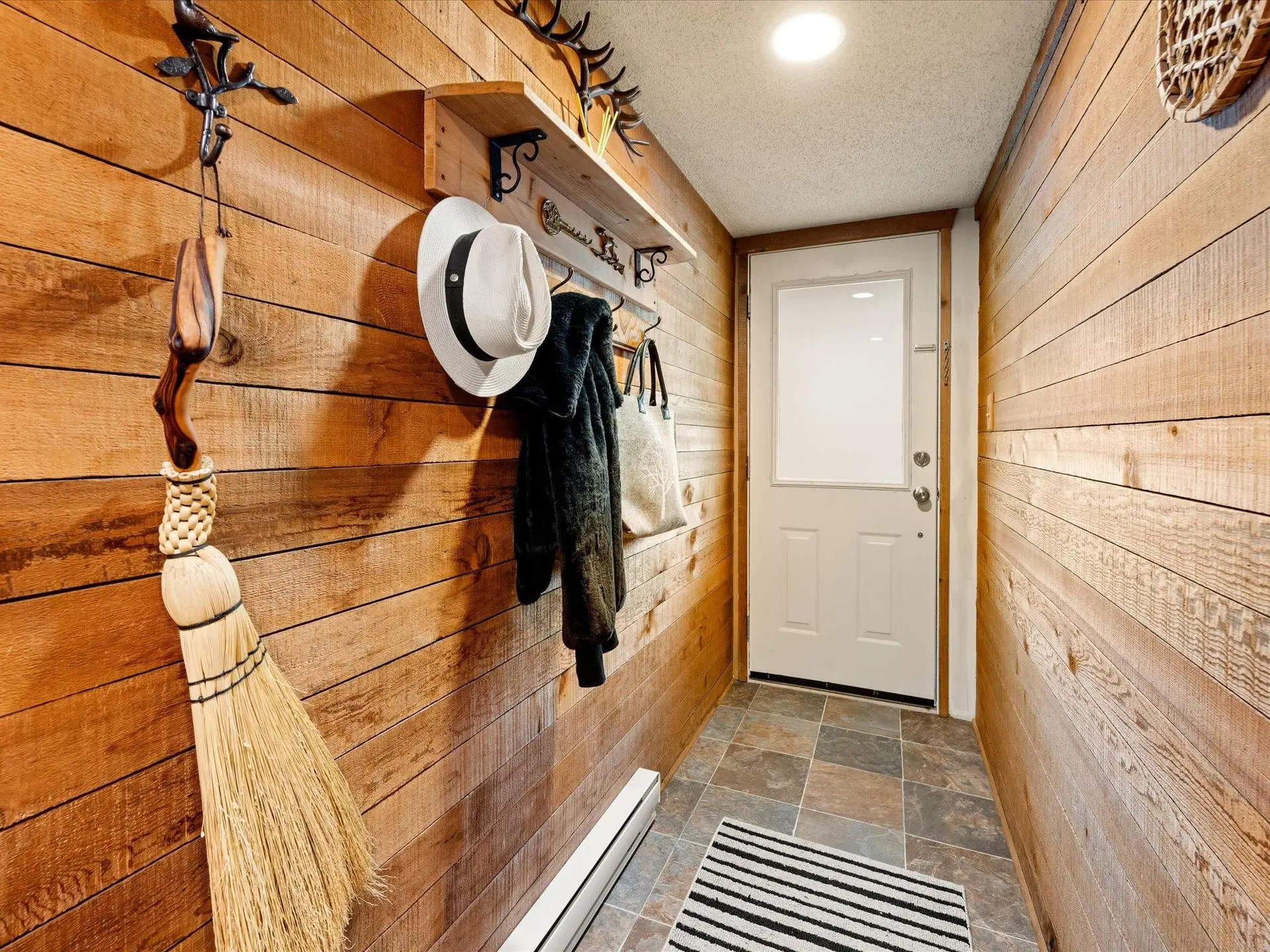 #4 7001 Nesters Road - Image 11