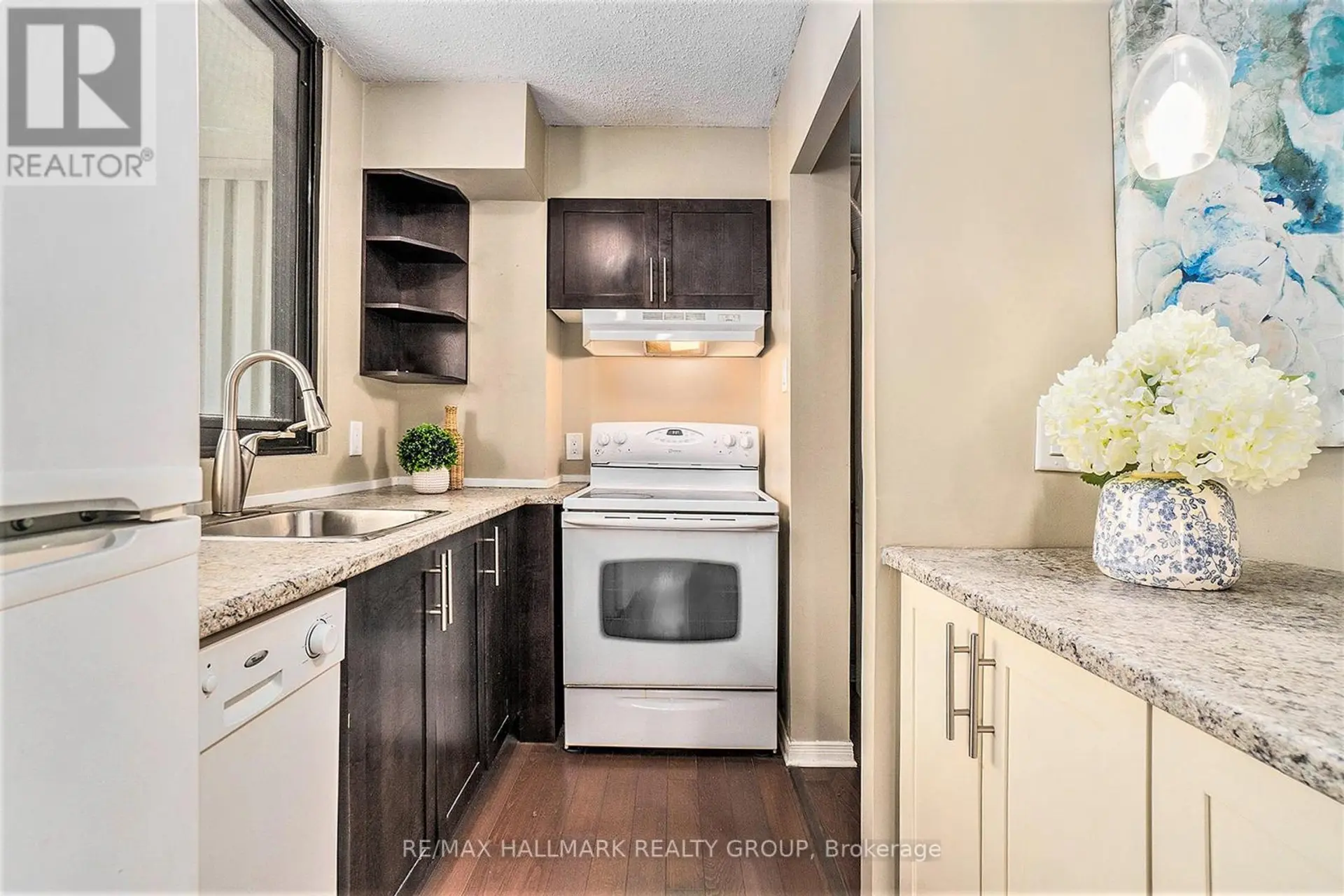 #1102 200 BAY STREET - Image 12