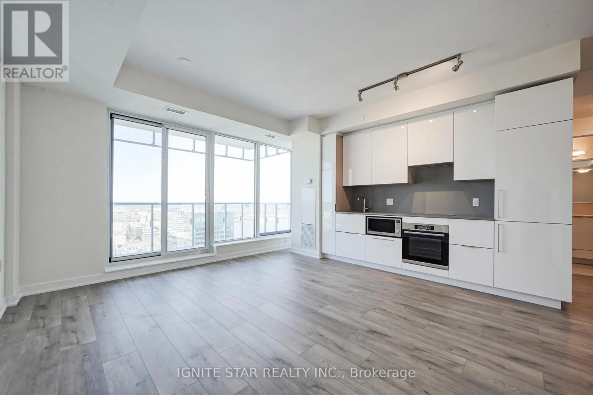 #4008 28 FREELAND STREET - Image 2