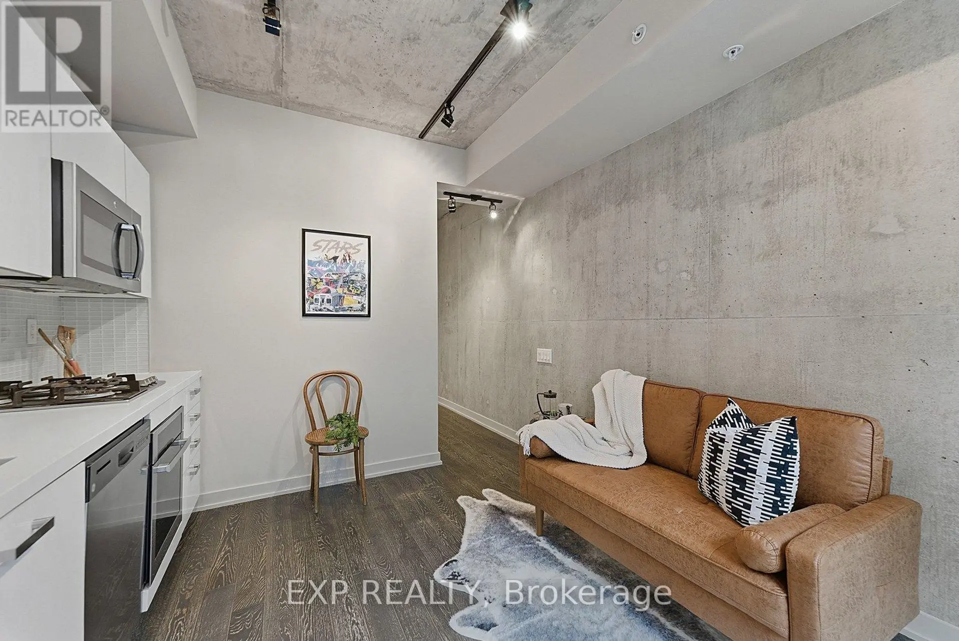 #416 39 BRANT STREET - Image 11