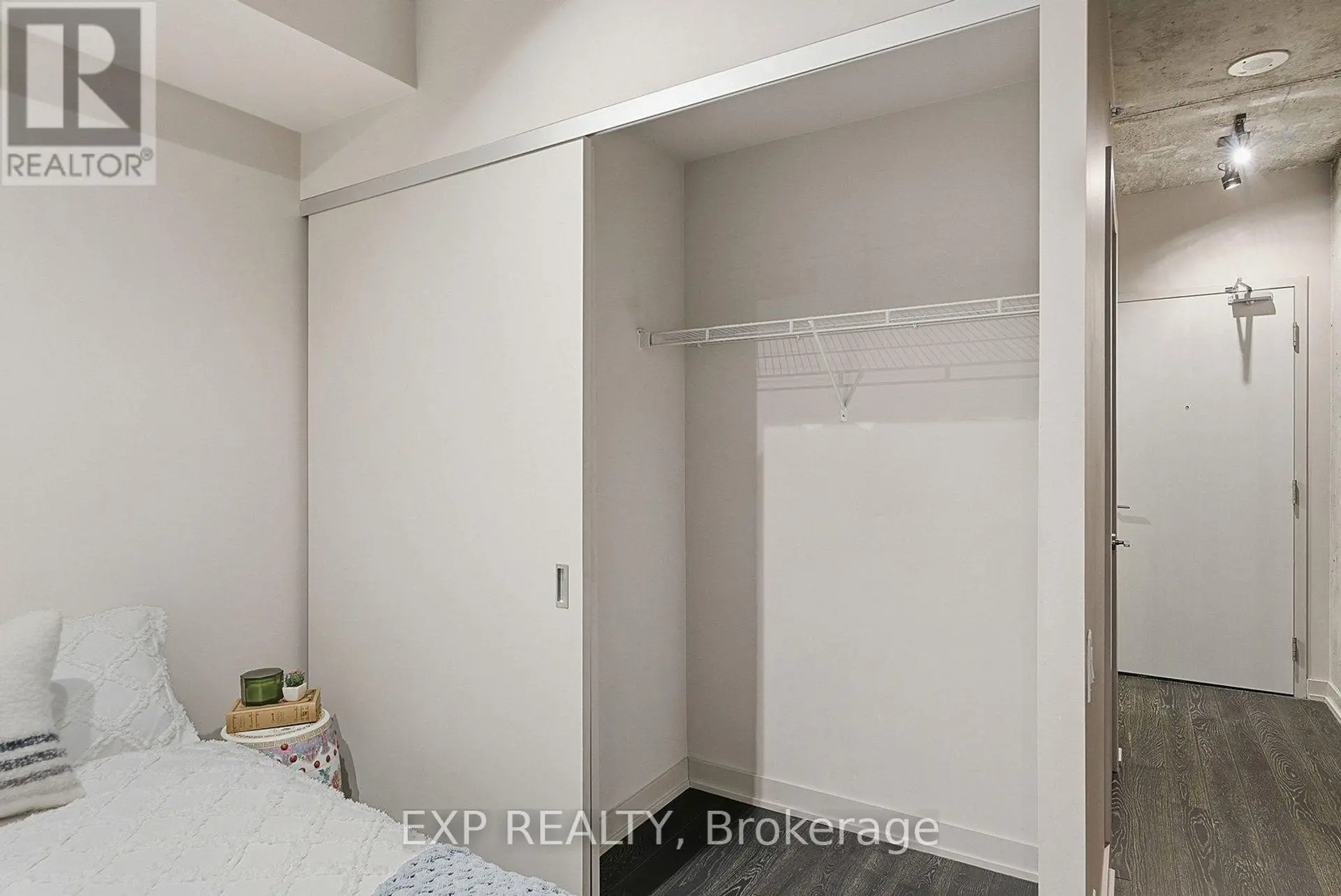 #416 39 BRANT STREET - Image 17