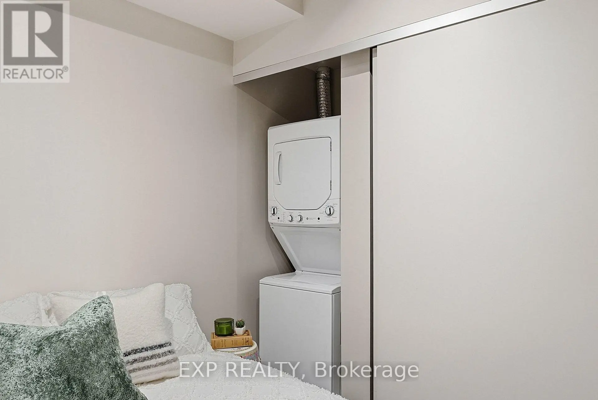#416 39 BRANT STREET - Image 18