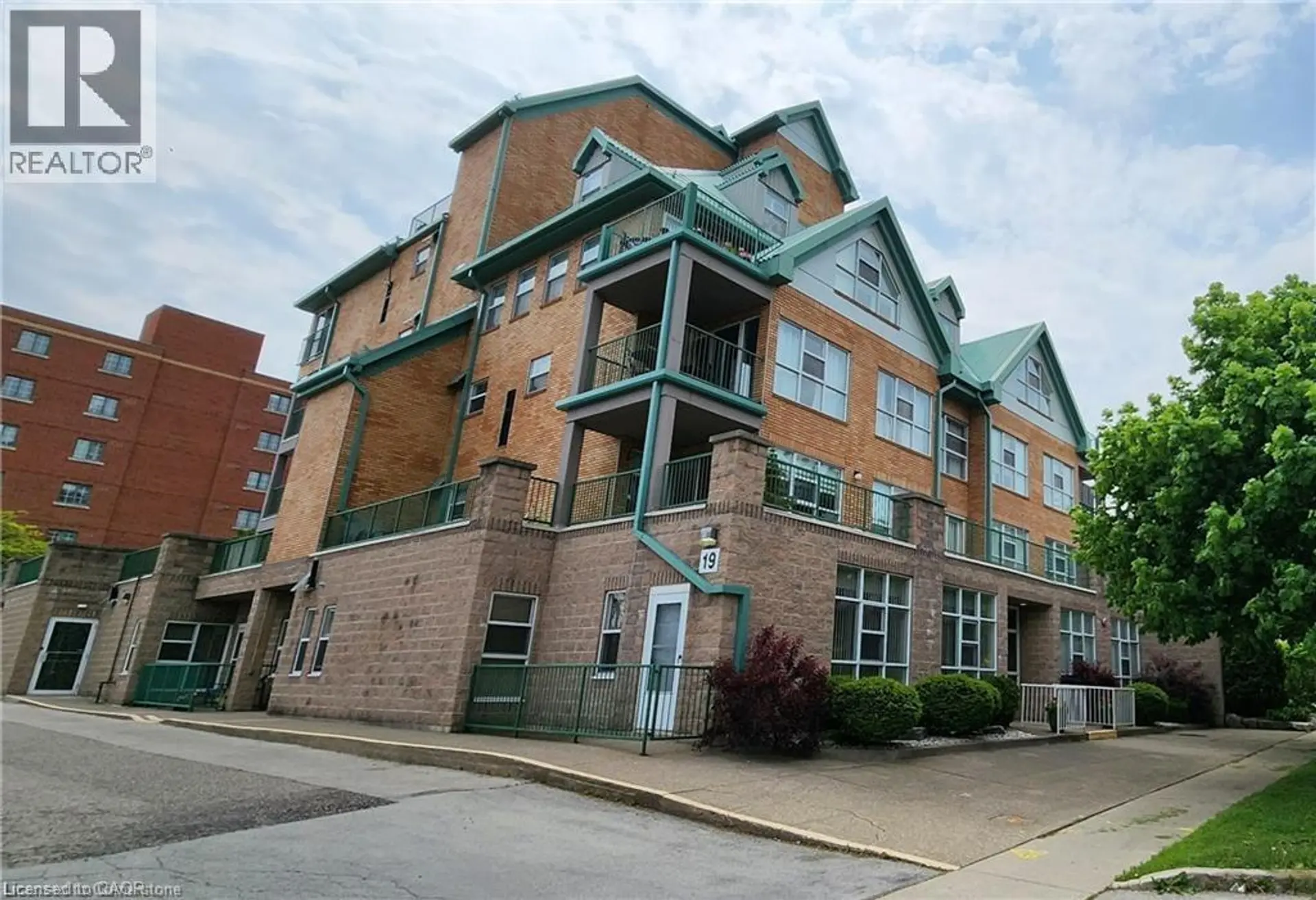 #204 19 LAKE AVENUE S - Image 2