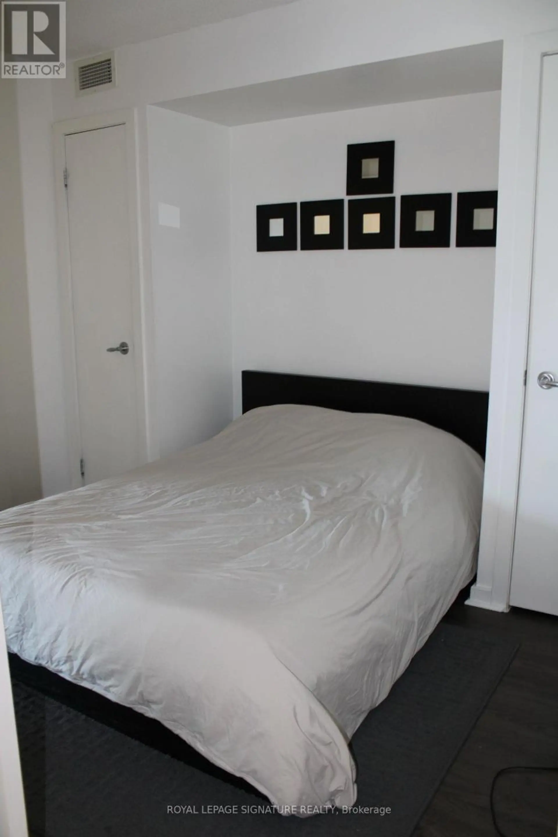 #611 8 YORK STREET - Image 12