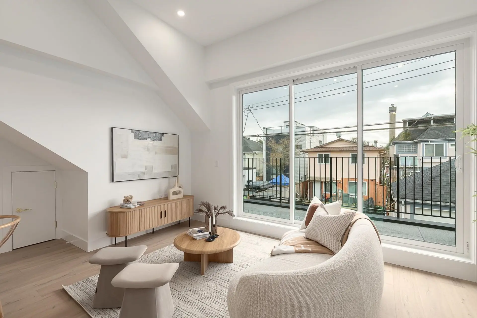 464 E 17th Avenue - Image 10
