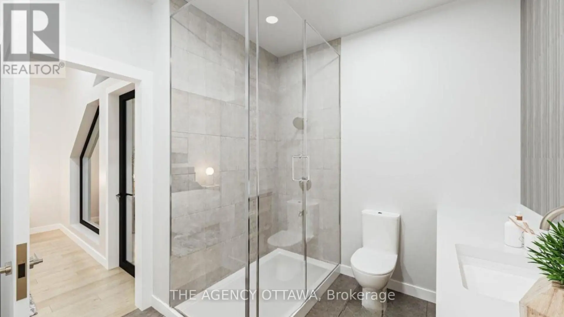 533 ADVENTURE PRIVATE - Image 13