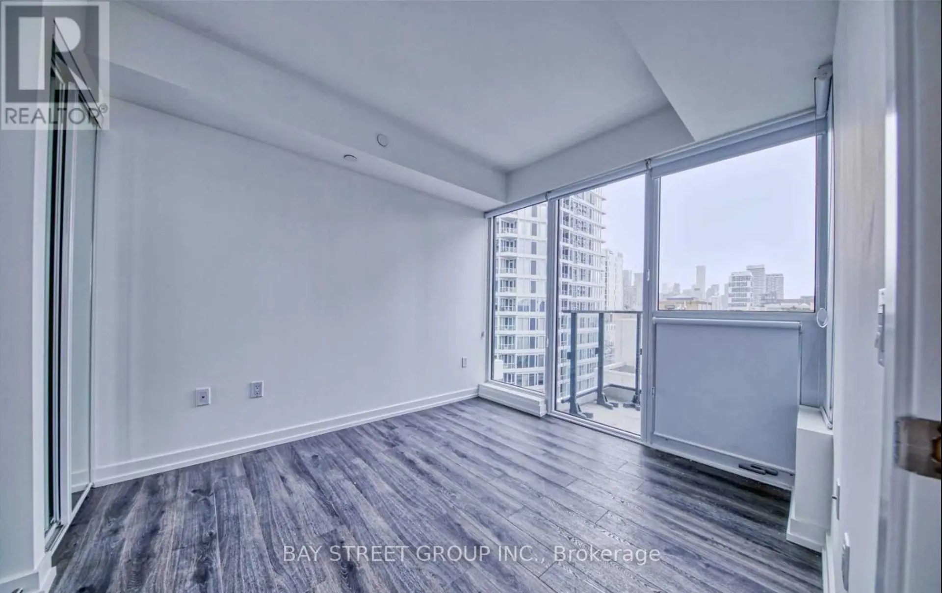 #1910 77 SHUTER STREET - Image 8