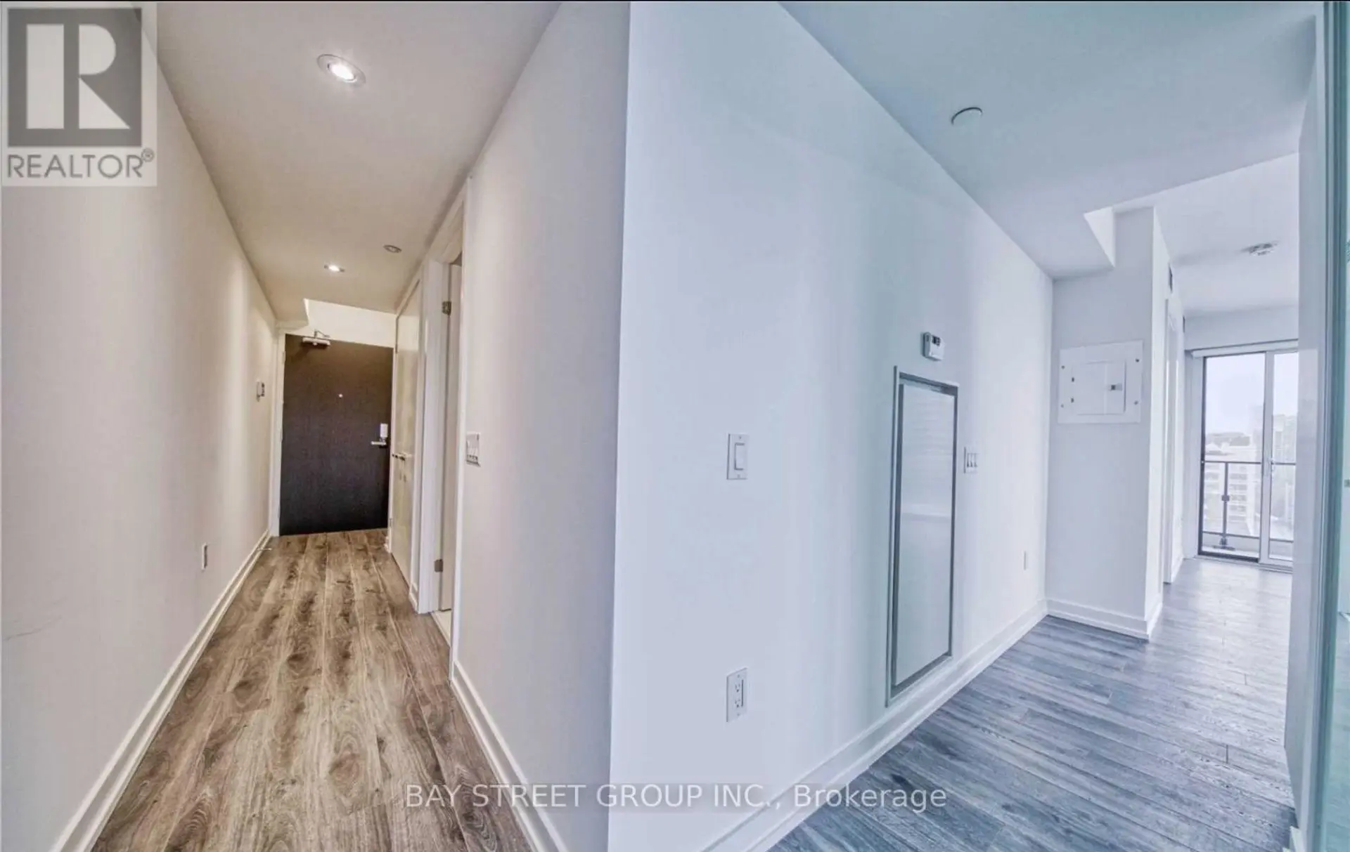 #1910 77 SHUTER STREET - Image 3
