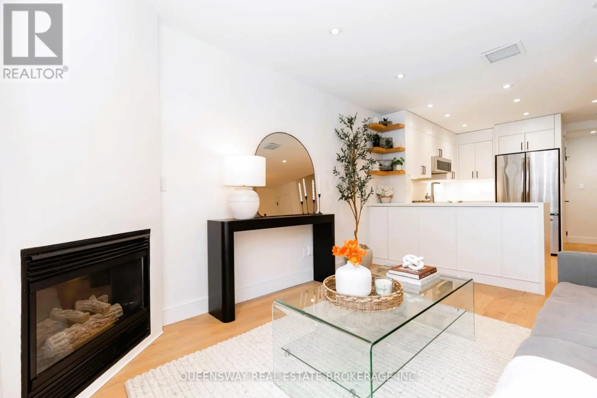 #19 232 ST. GEORGE STREET - Image 3