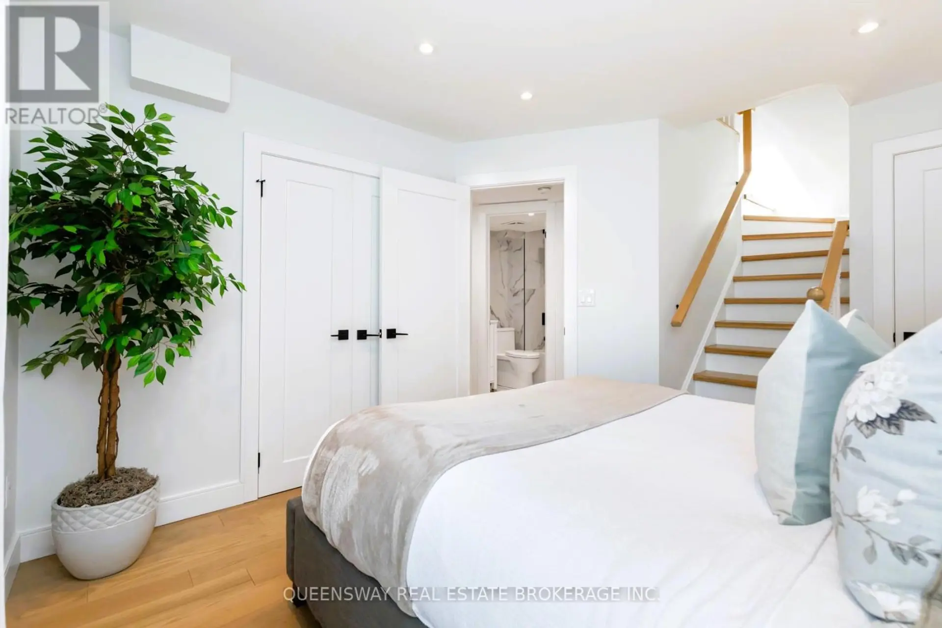 #19 232 ST. GEORGE STREET - Image 9