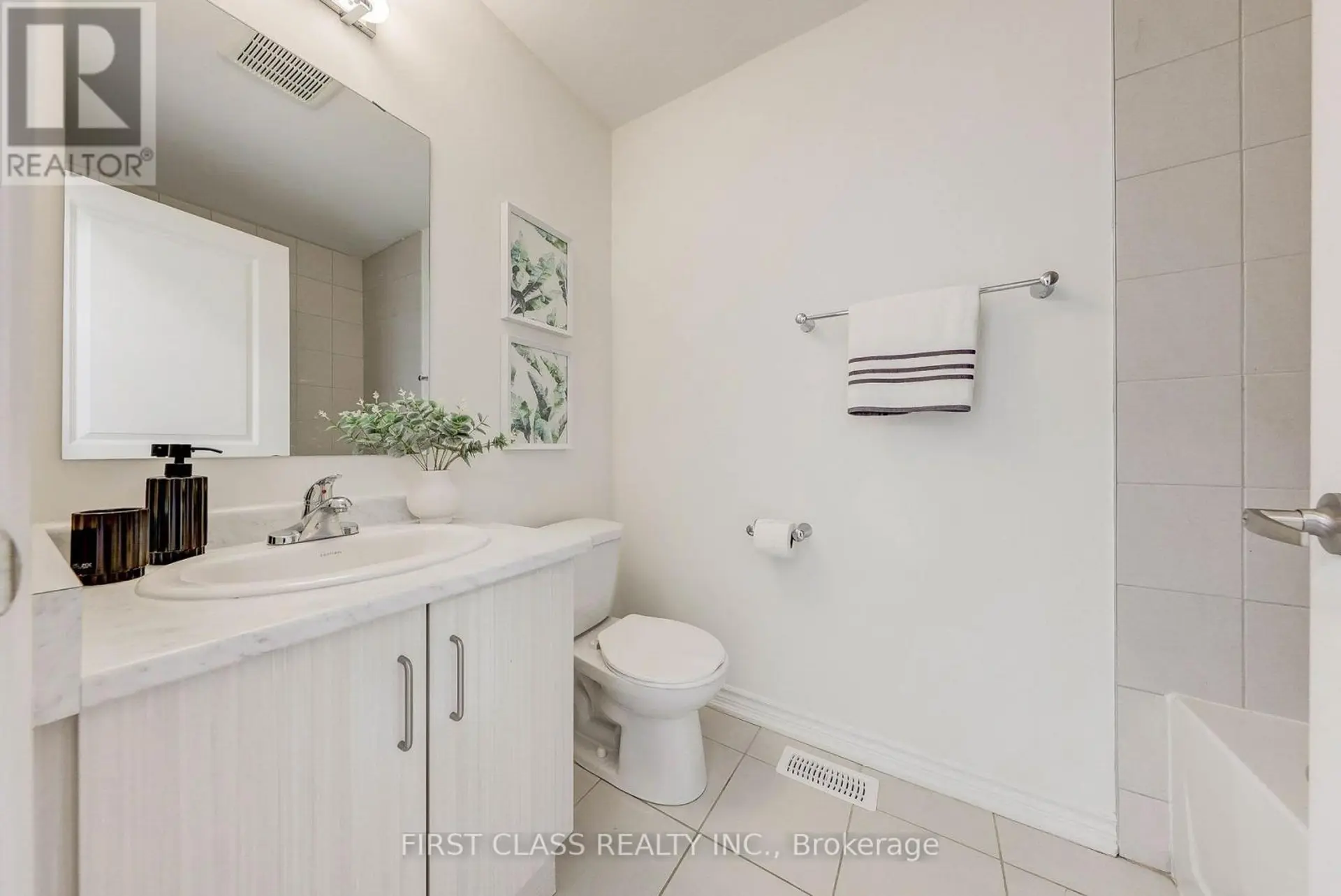 22 MASSACHUSETTS LANE - Image 14