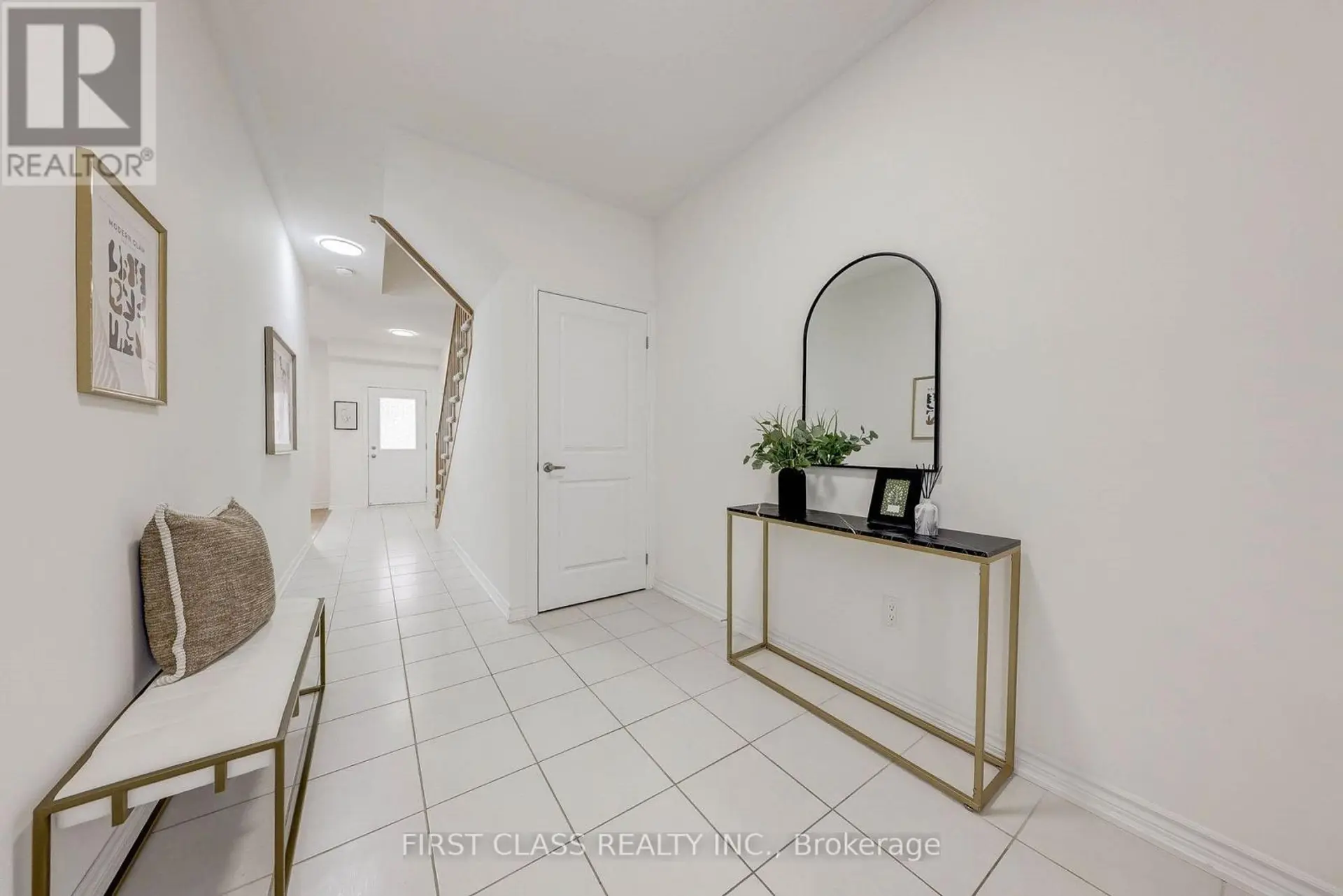 22 MASSACHUSETTS LANE - Image 2