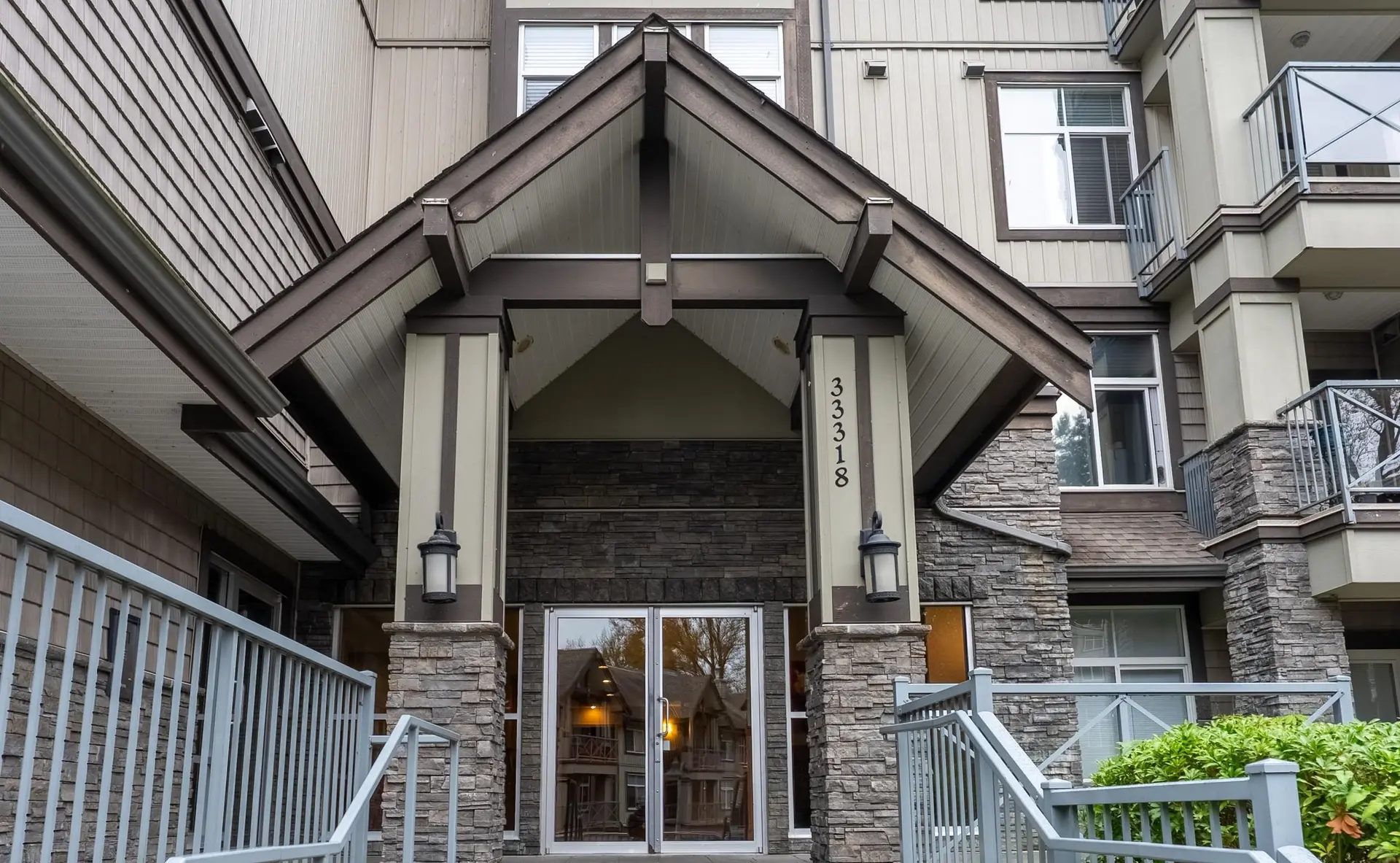 #306 33318 Bourquin Crescent - Image 2