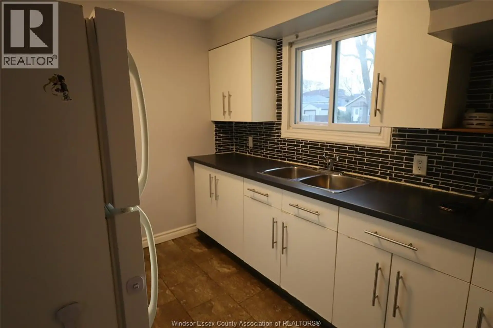 817 CHATHAM STREET EAST - Image 13