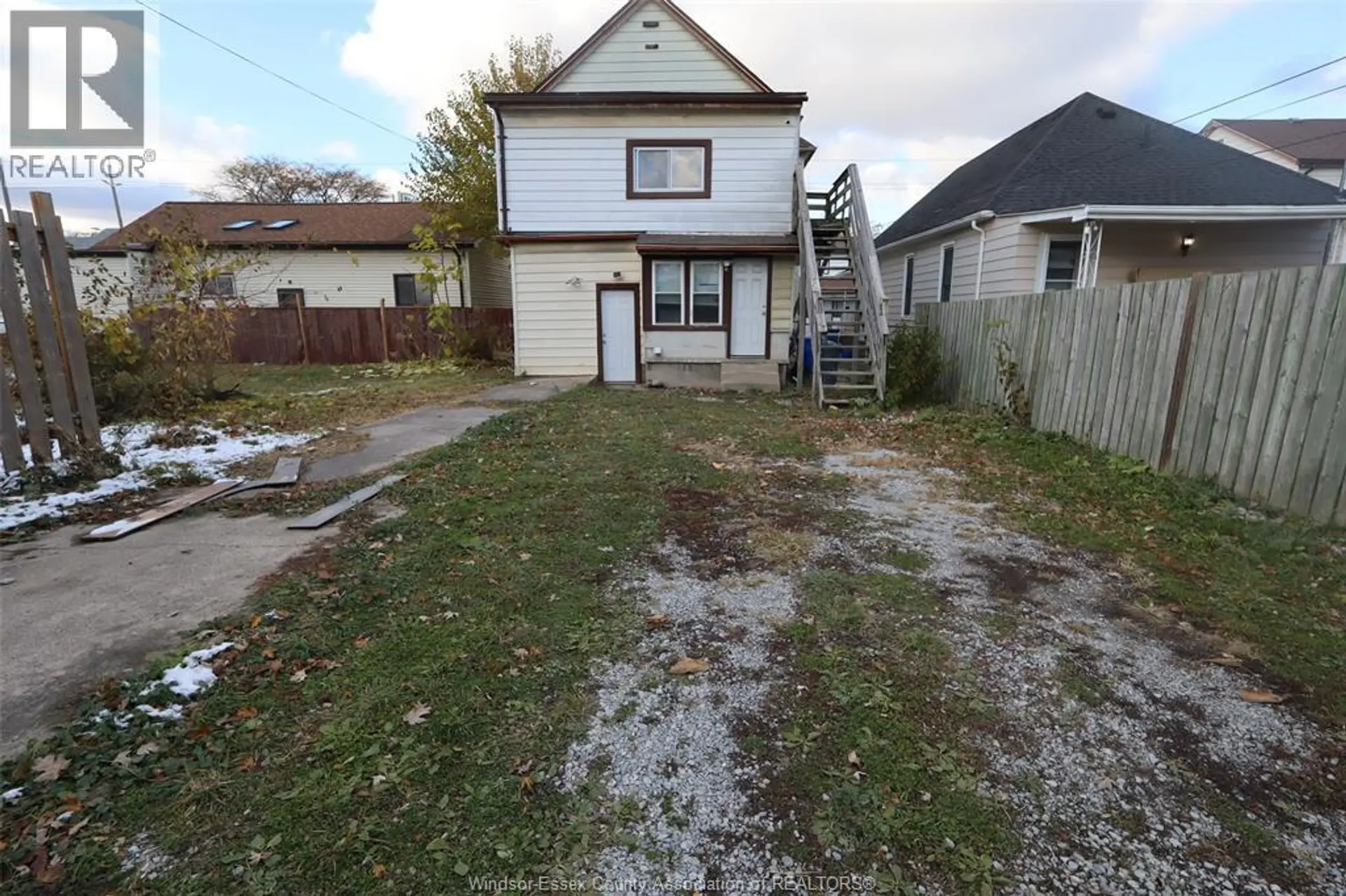 817 CHATHAM STREET EAST - Image 9