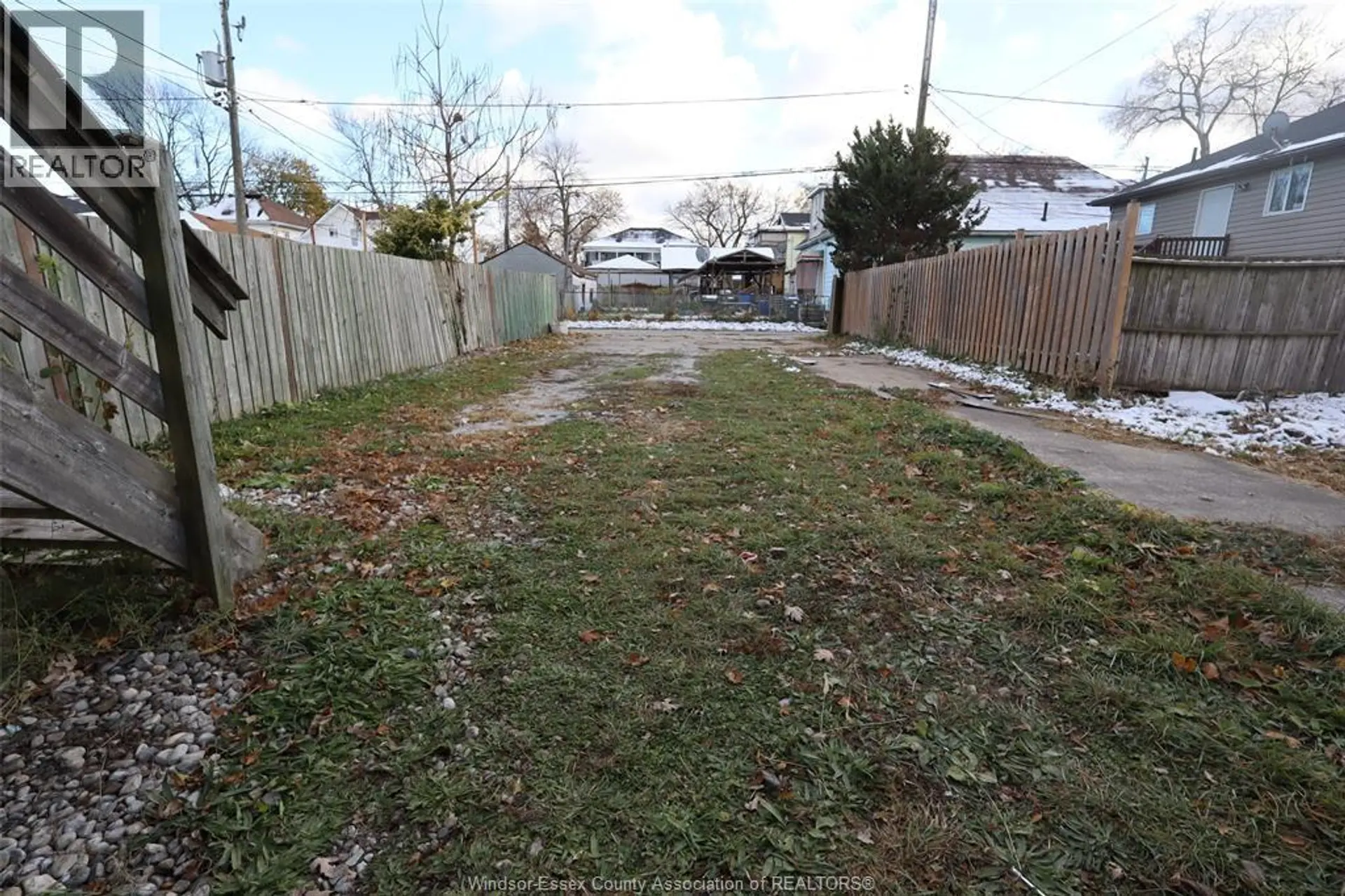817 CHATHAM STREET EAST - Image 17