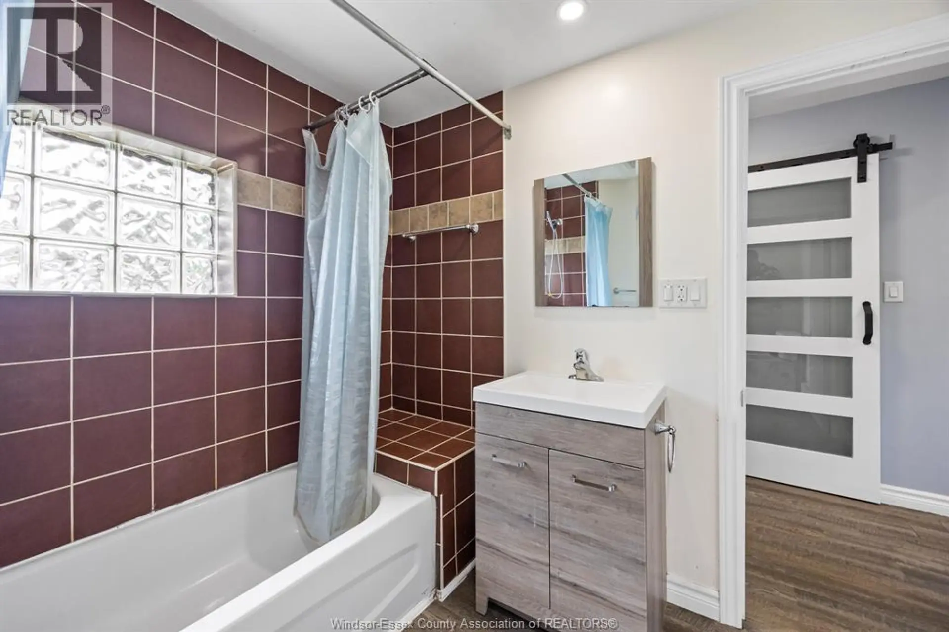 817 CHATHAM STREET EAST - Image 6
