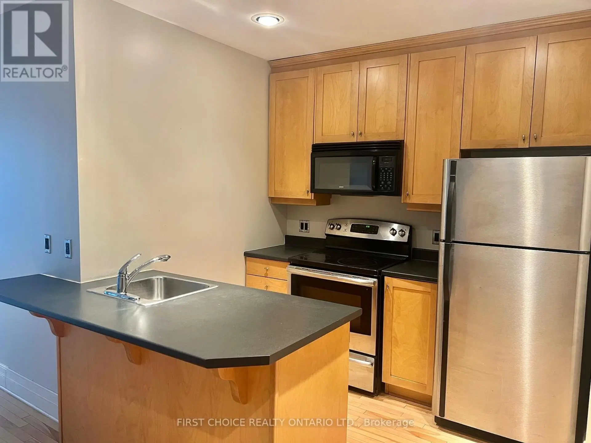 #805 375 LISGAR STREET - Image 4