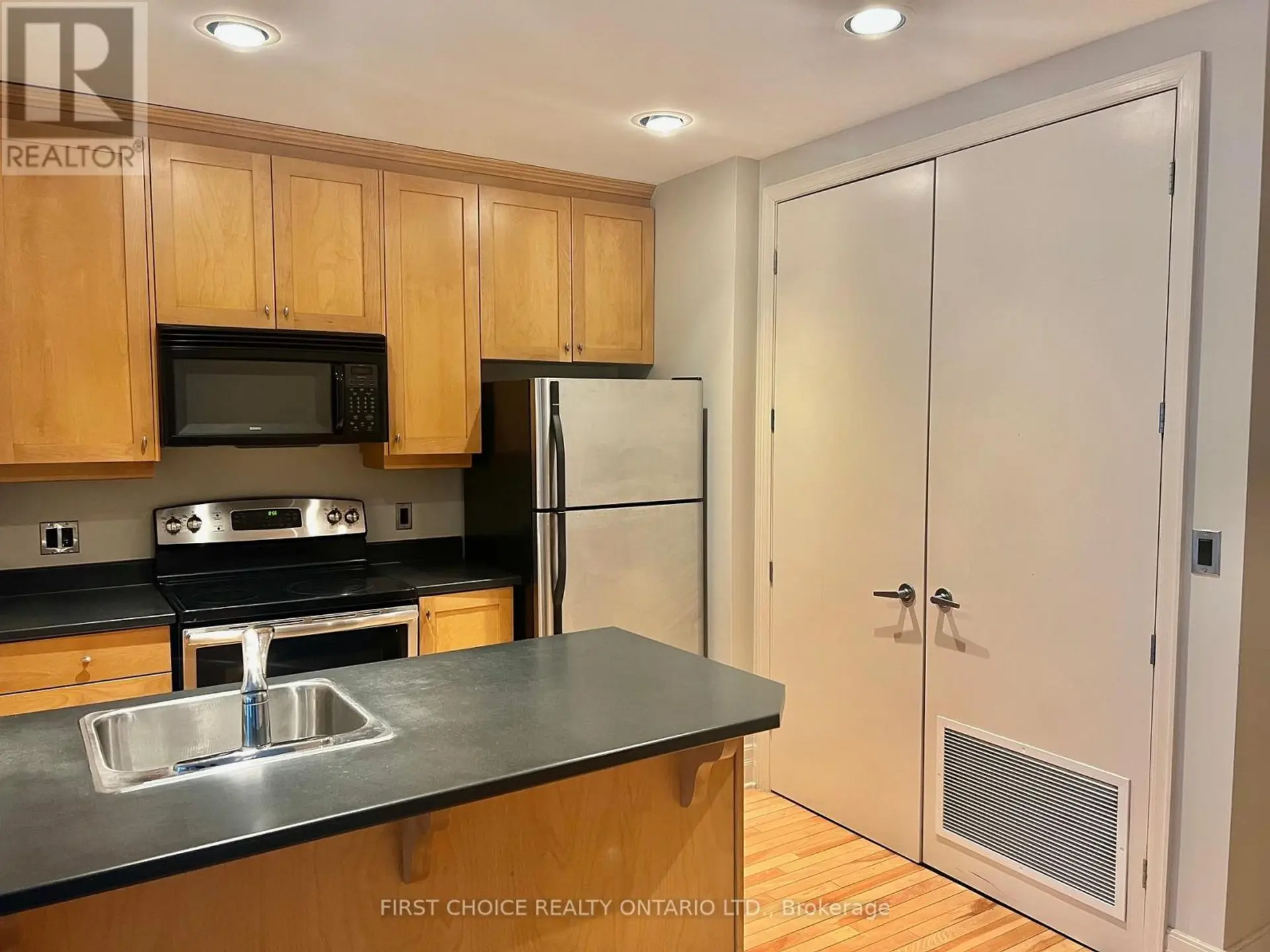 #805 375 LISGAR STREET - Image 5