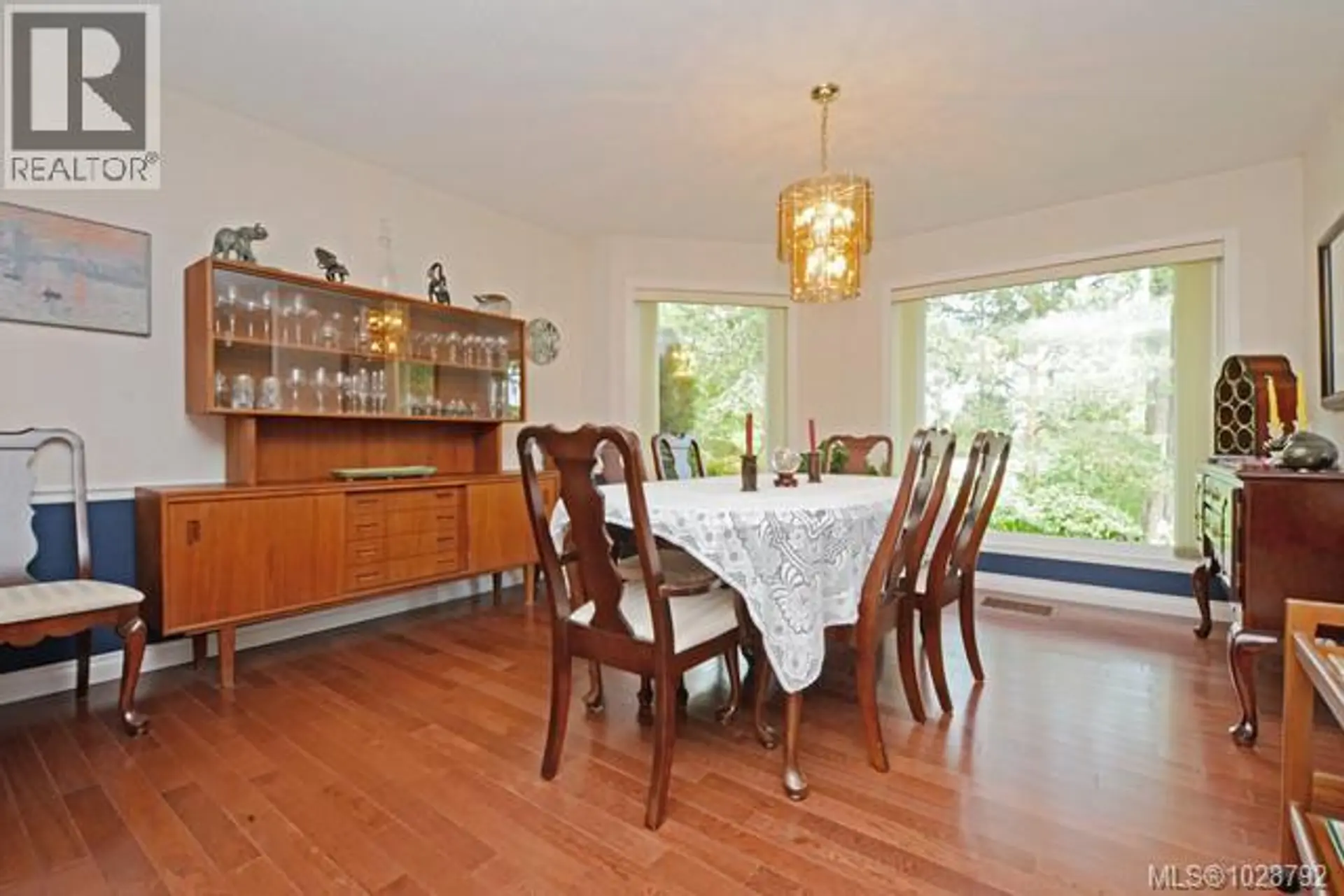 1055 Thistlewood Dr - Image 4