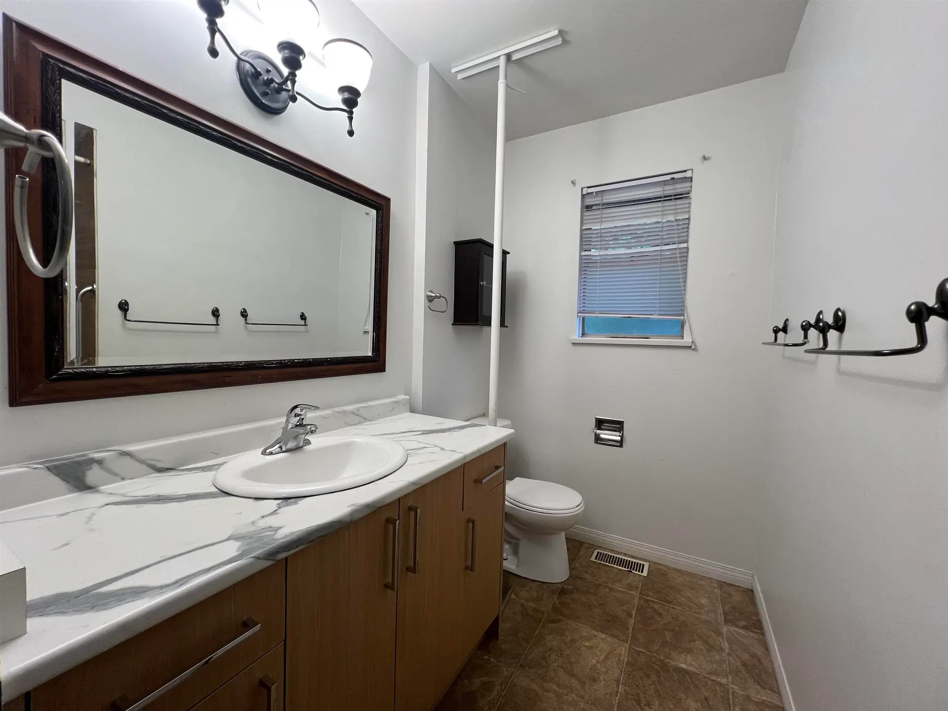 10879 144a Street - Image 9